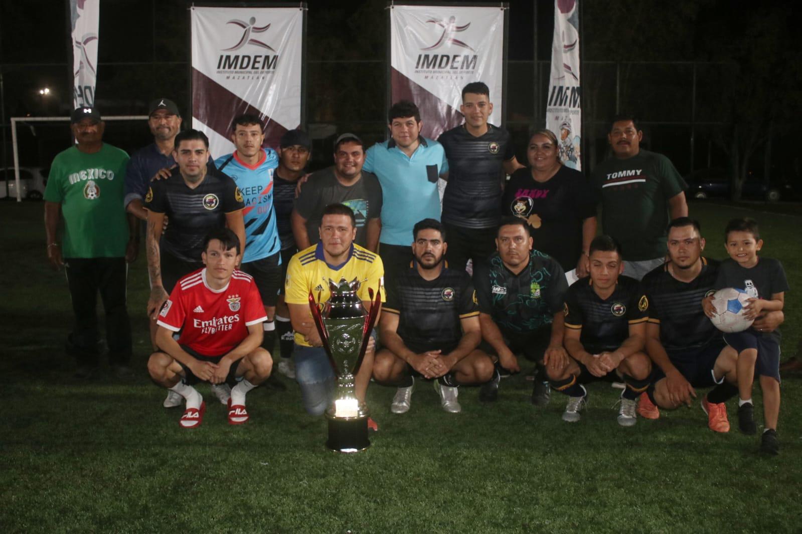 $!Echeverría Romay es tricampeón en la Liga de Futbol Esmeralda