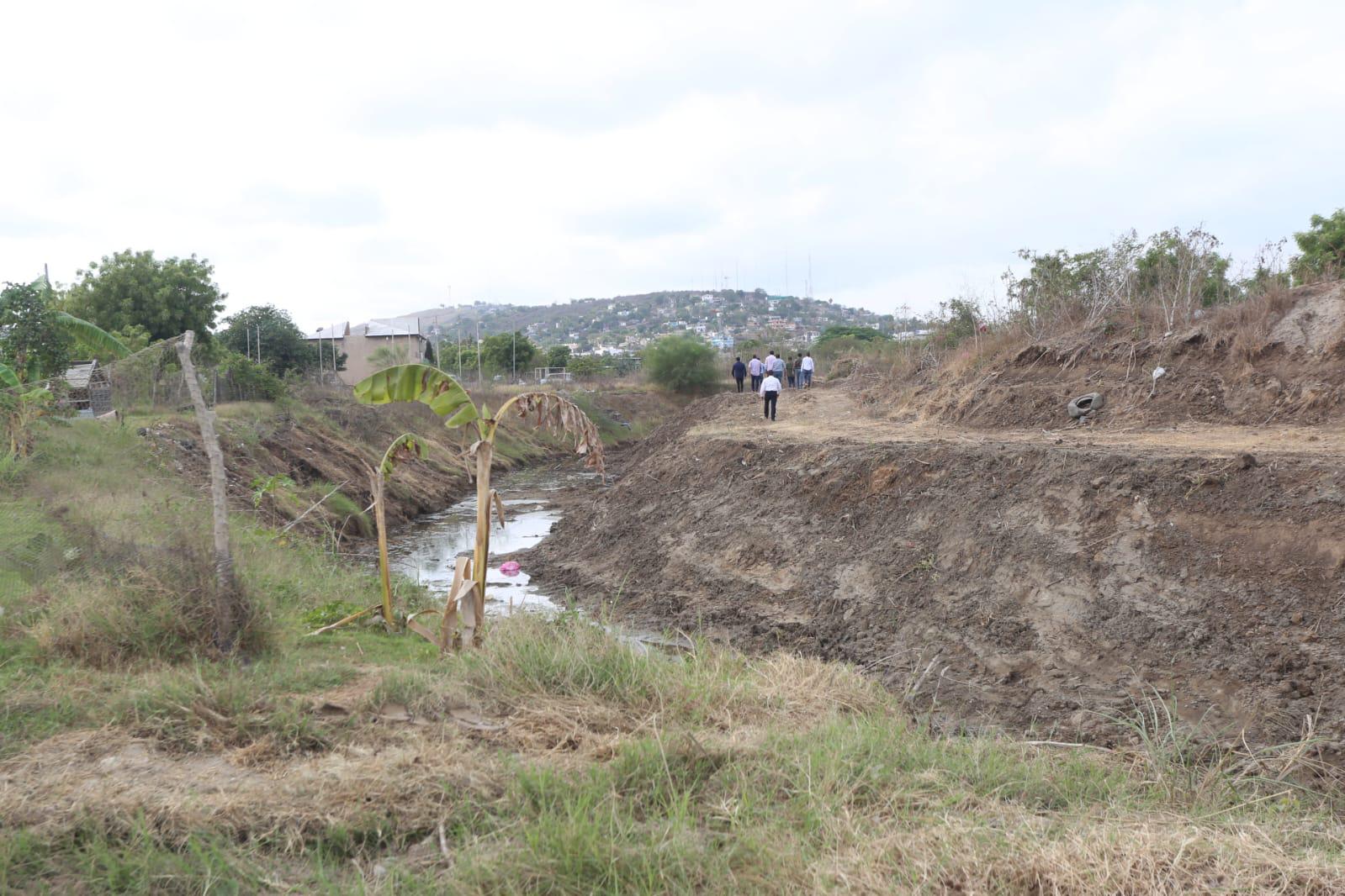 $!Desazolve del arroyo Ampliación Villa Verde va al 60% en Mazatlán