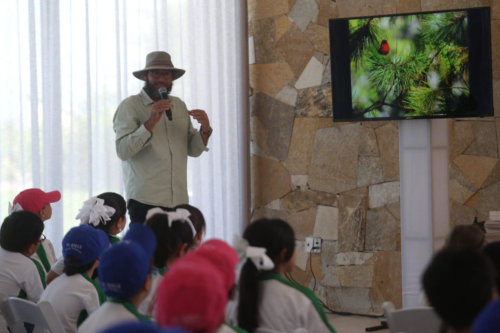 $!Reforestan alumnos del Colegio Andes área en El Cielo Parque Residencial