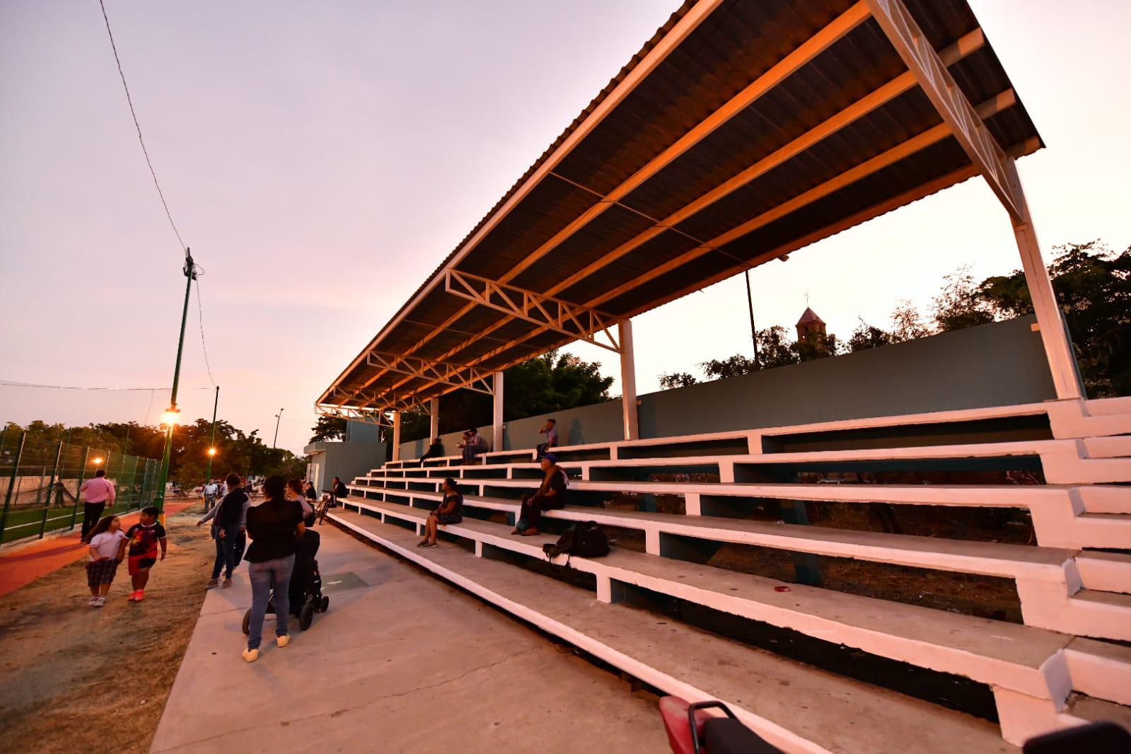 $!Rehabilitan campo de futbol de la Colonia Francisco Villa