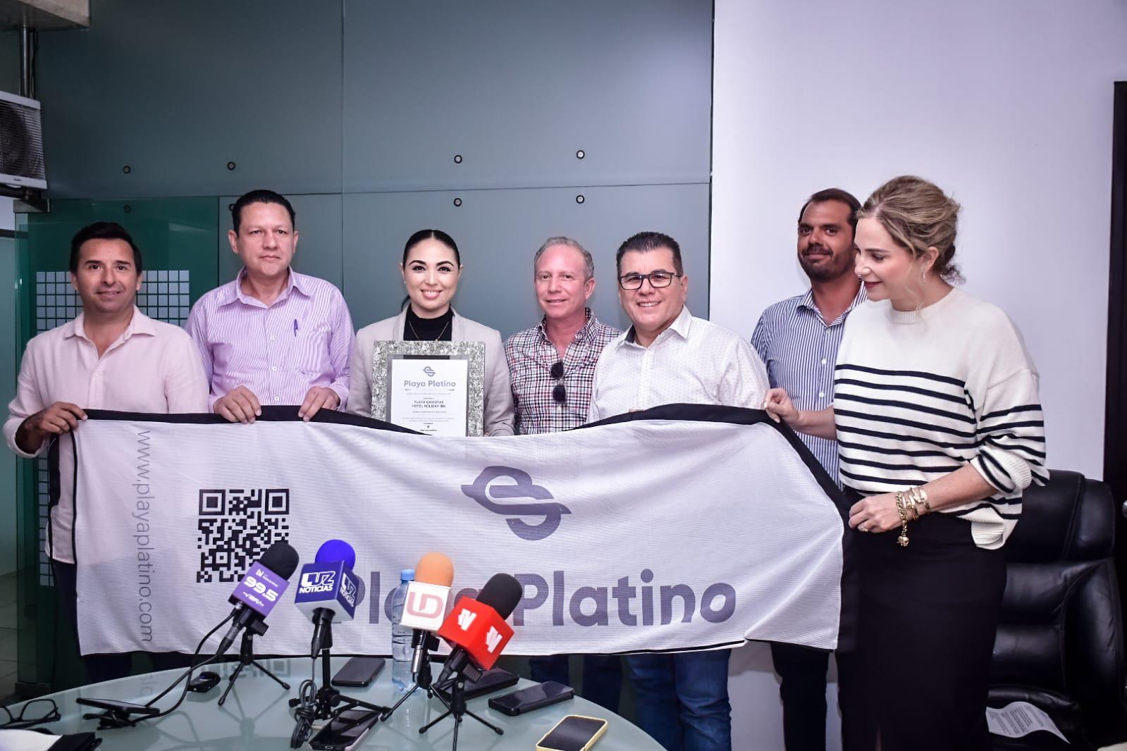 $!Reciben distintivo de Playa Platino cinco hoteles de Mazatlán por conservación de sus playas