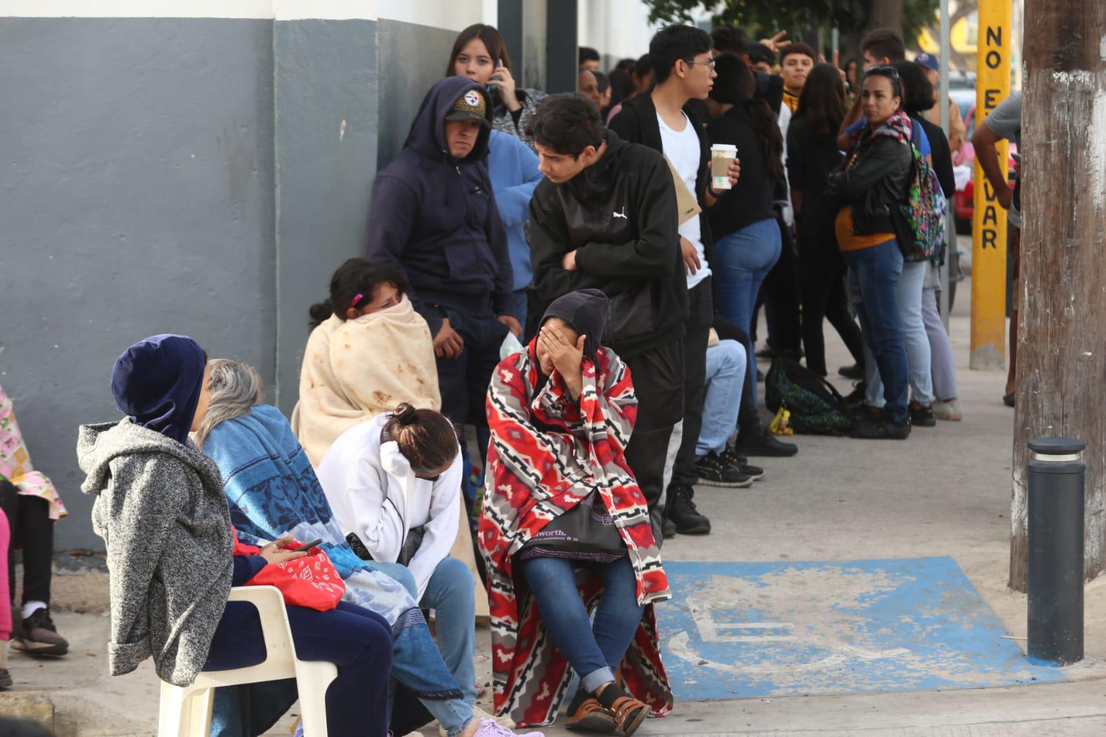 $!Prevalece caos en Mazatlán para los trámites de la beca Benito Juárez