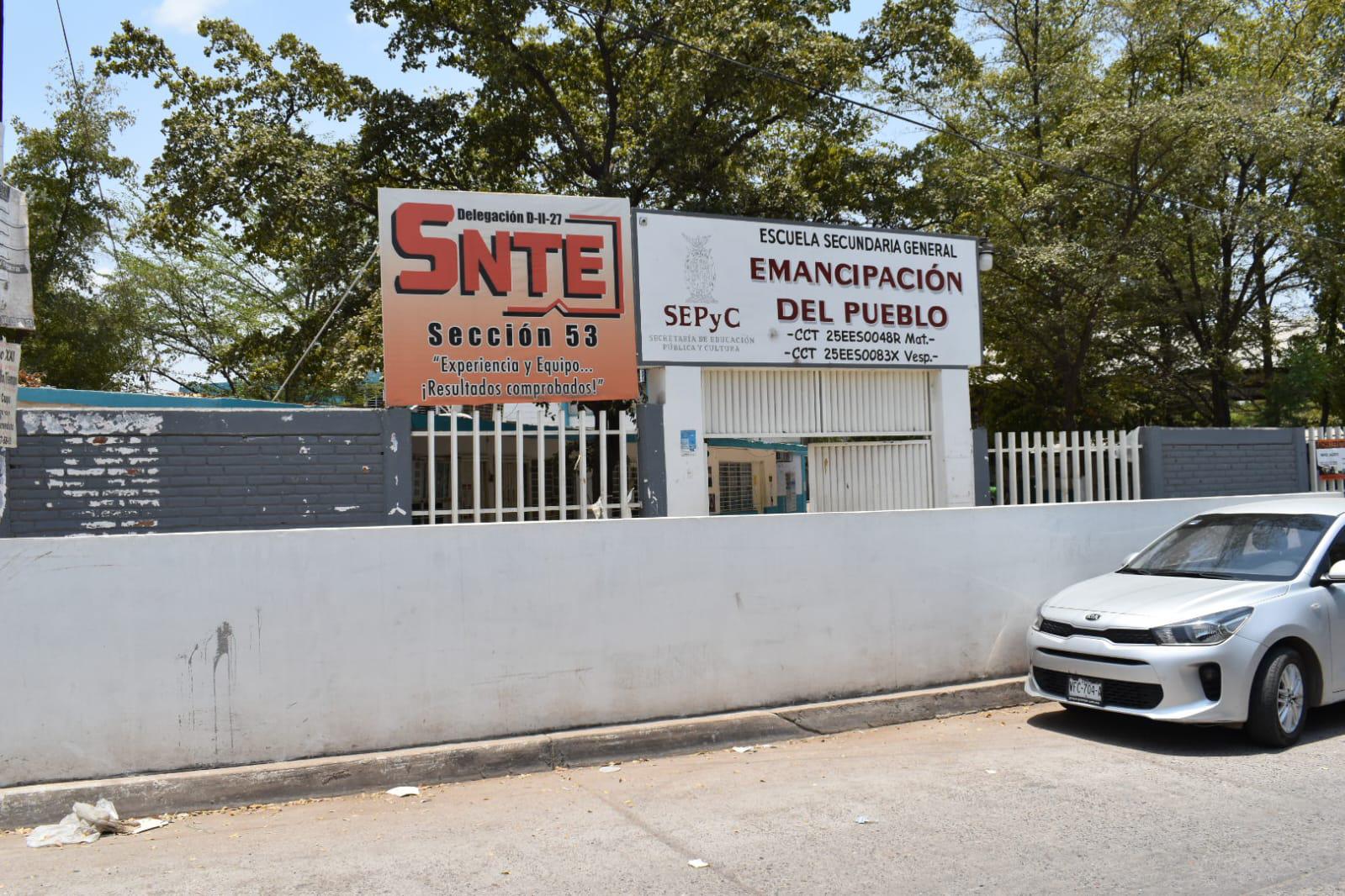 $!Reporta secundaria de Culiacán casos de insolación; recortan ya horario de clases