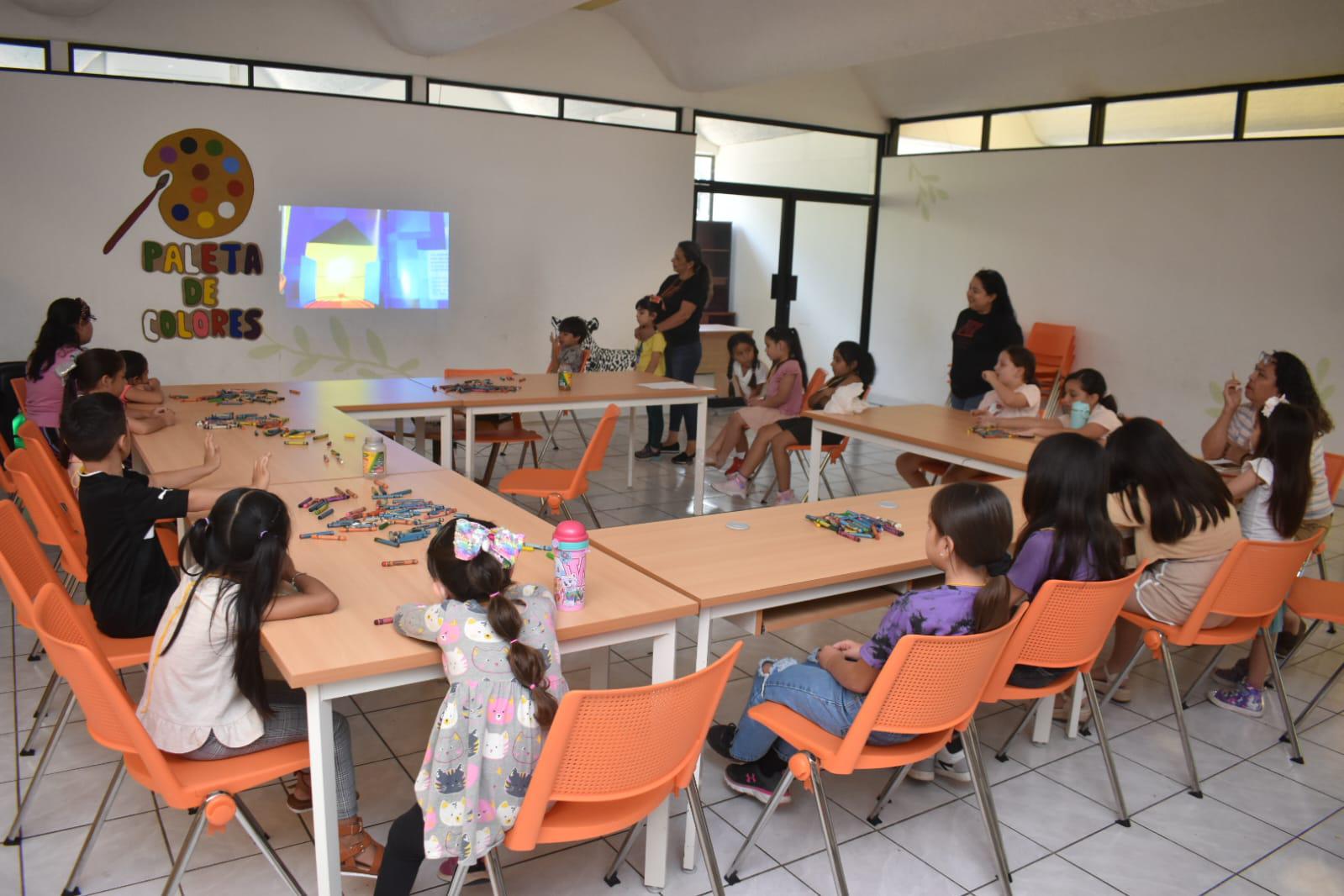 $!Gran inicio del taller de verano ‘Paleta de colores’