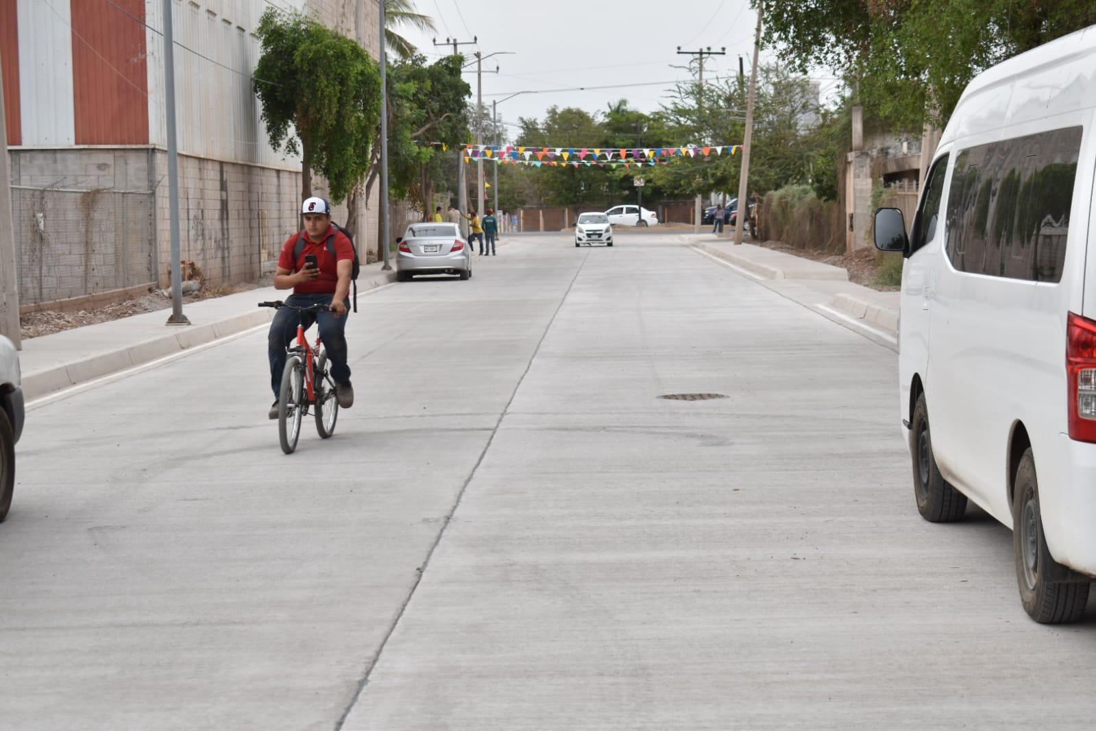 $!Entrega gobierno obras de pavimentación en Culiacán