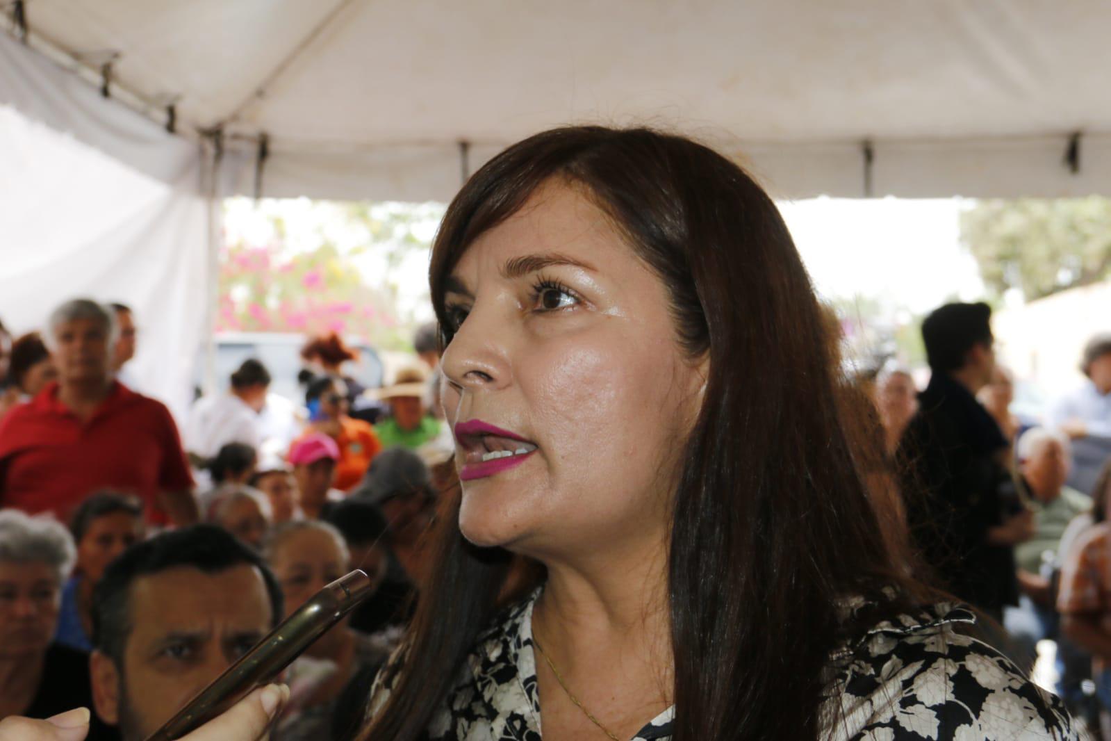 $!Equipo de Diputada acude a evento oficial con camiseta de Morena