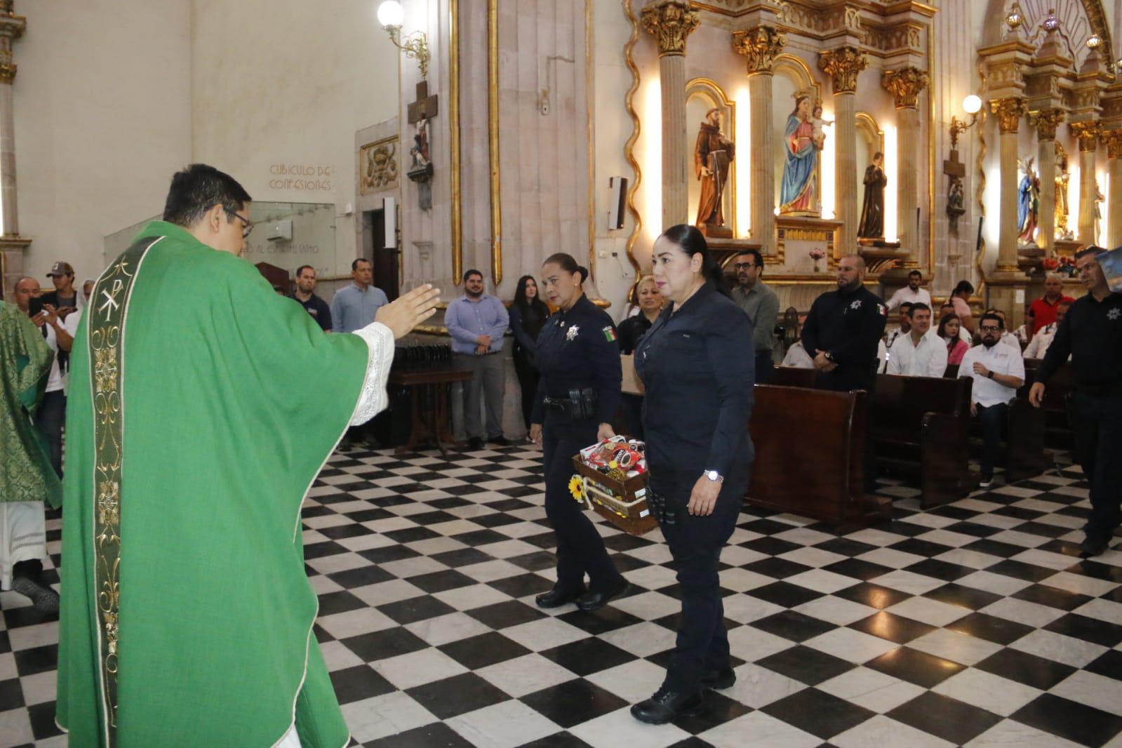 $!Celebran misa de acción de gracias por Día del Policía en Culiacán