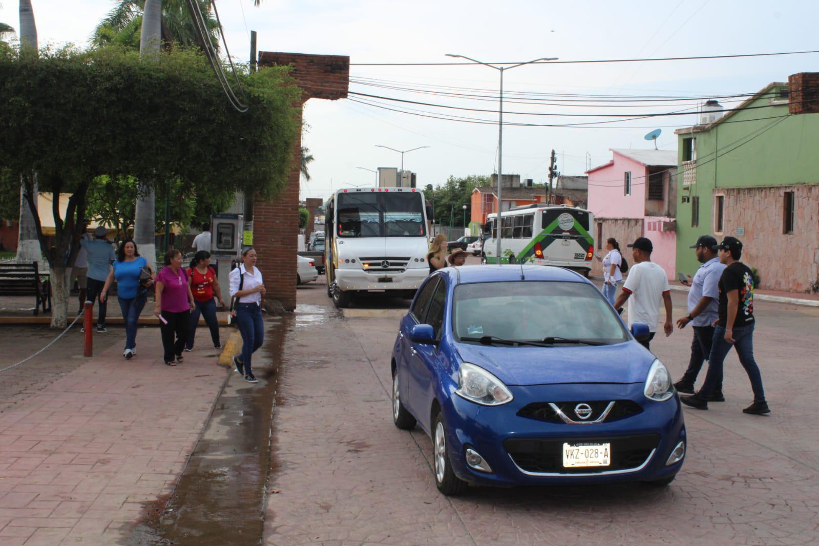 $!En Rosario, se alistan camiones con funcionarios y ciudadanos para acudir a evento de AMLO