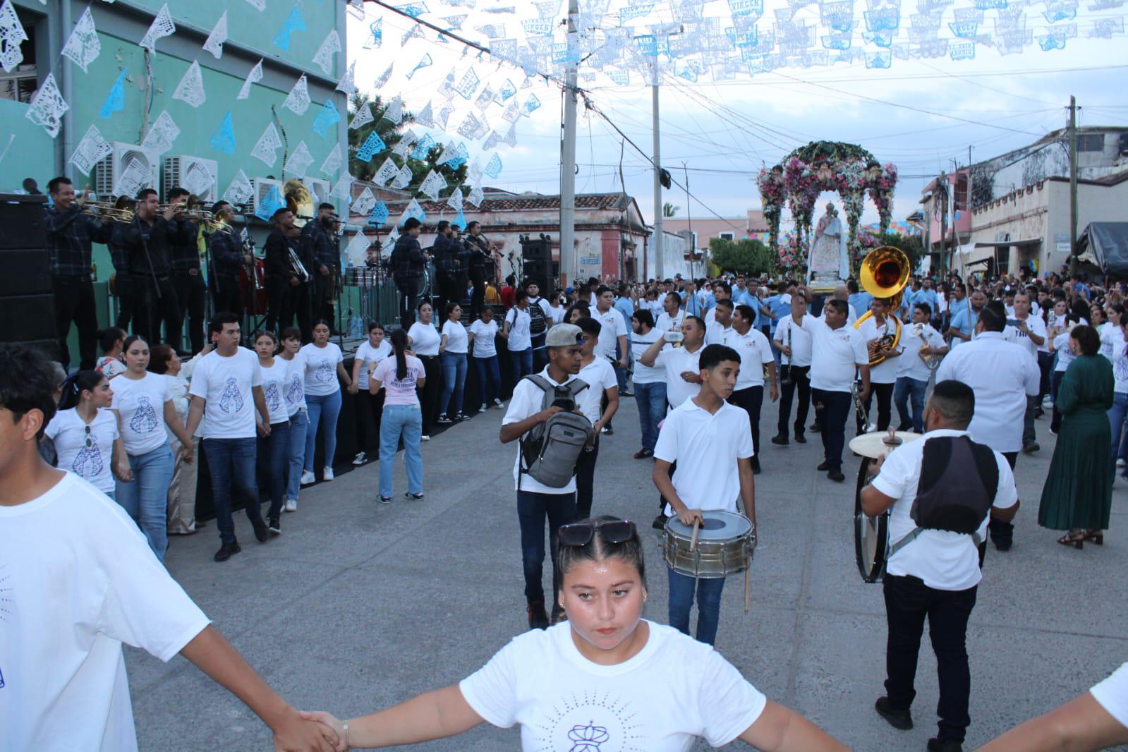 $!Se visten de blanco en la romería de Nuestra Señora del Rosario para pedir por la paz en Sinaloa