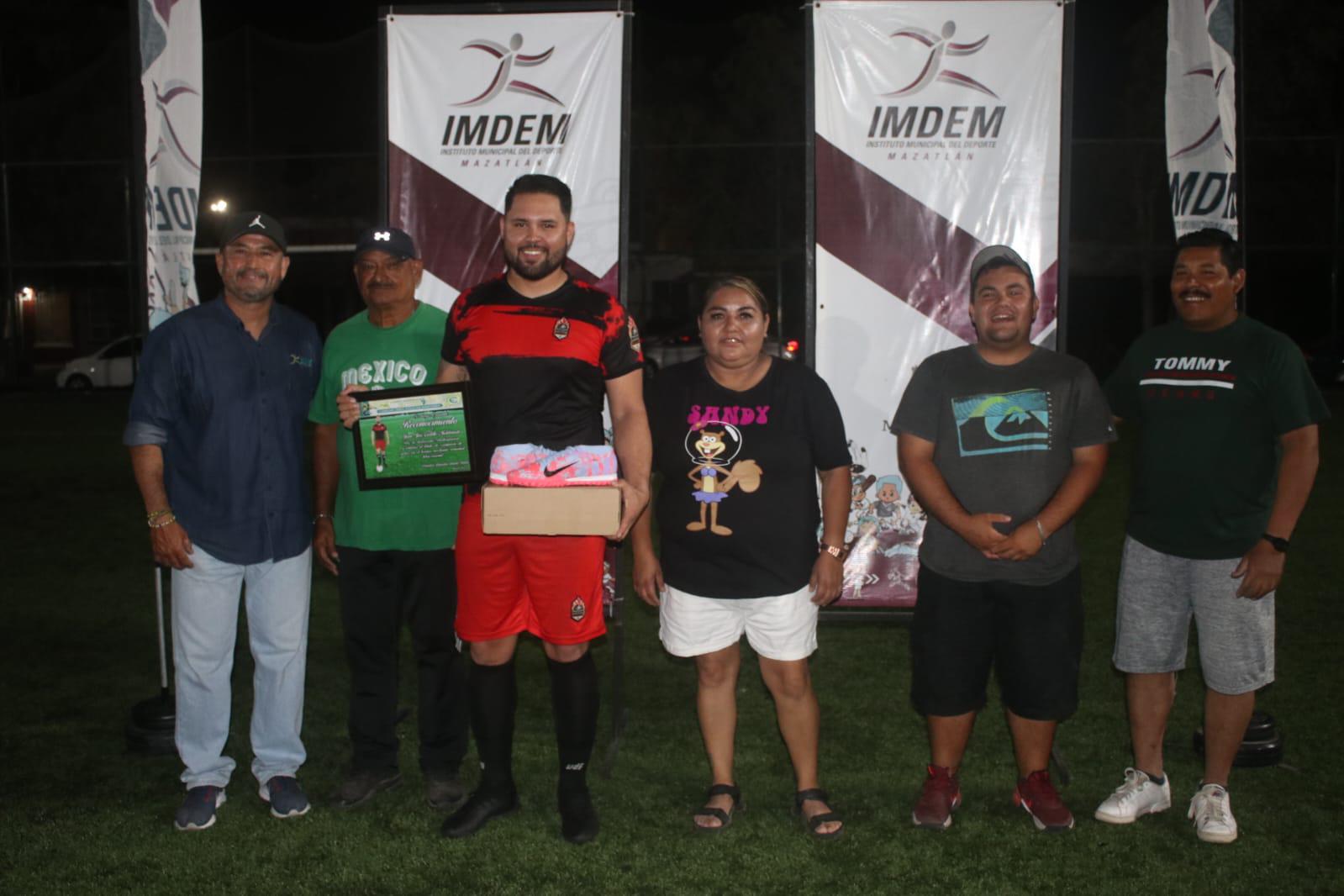 $!Echeverría Romay es tricampeón en la Liga de Futbol Esmeralda