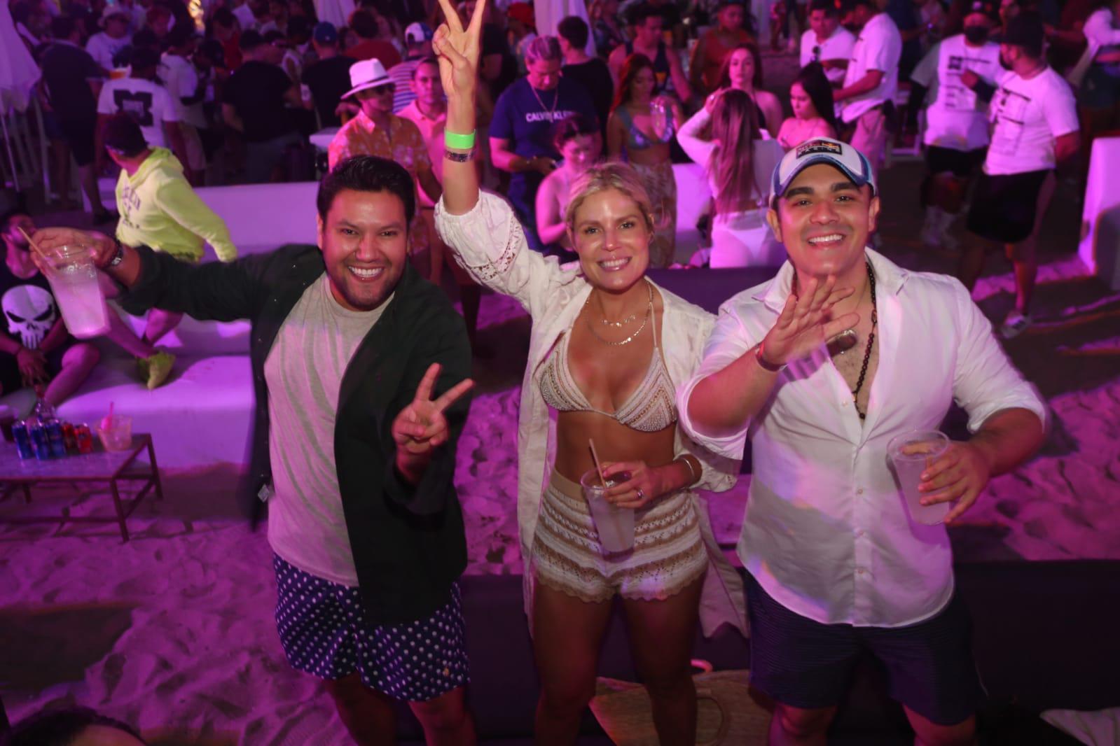 $!Disfrutan música y playa en el Sunset Paradise 2022