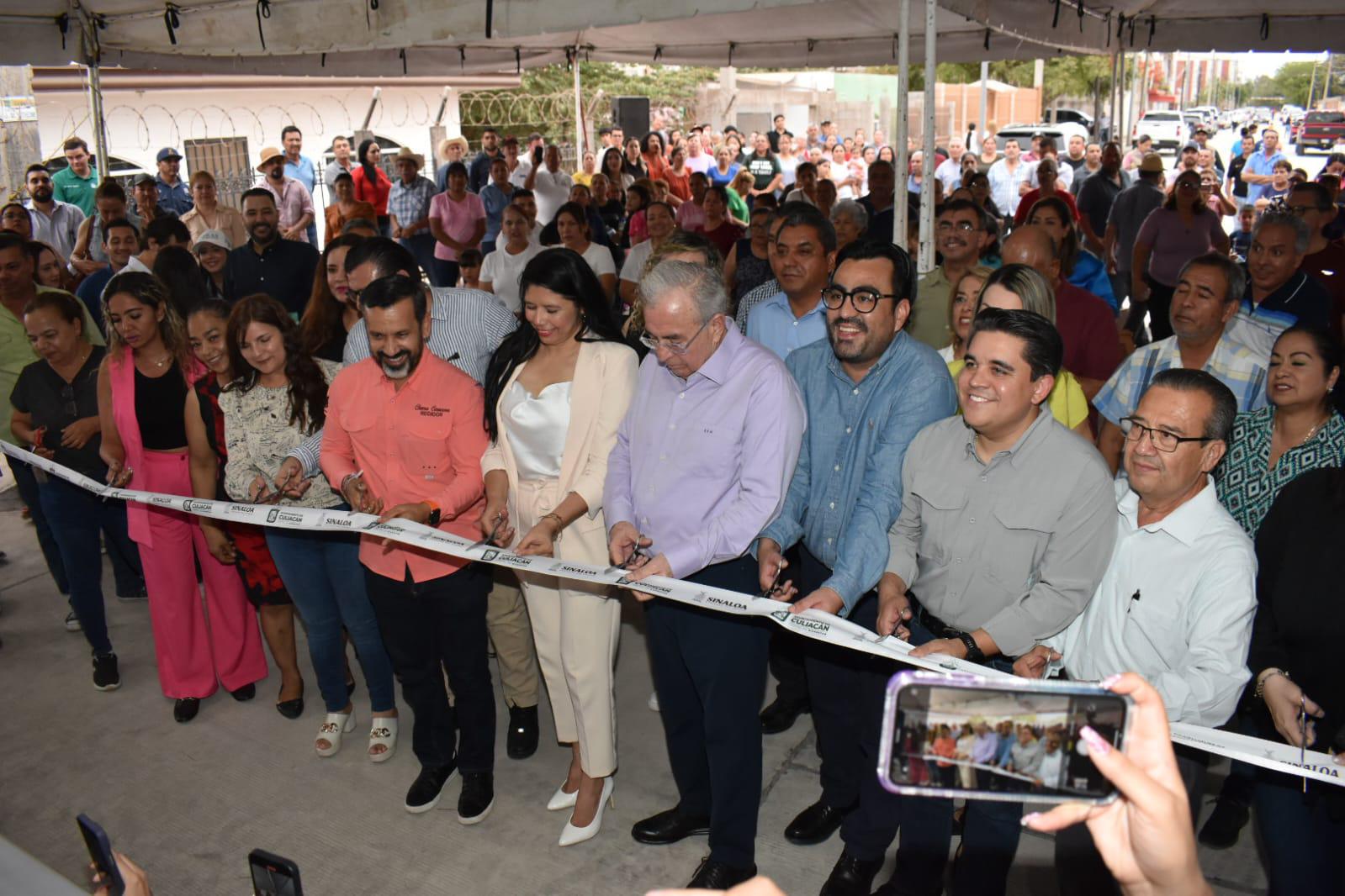 $!Entrega gobierno obras de pavimentación en Culiacán