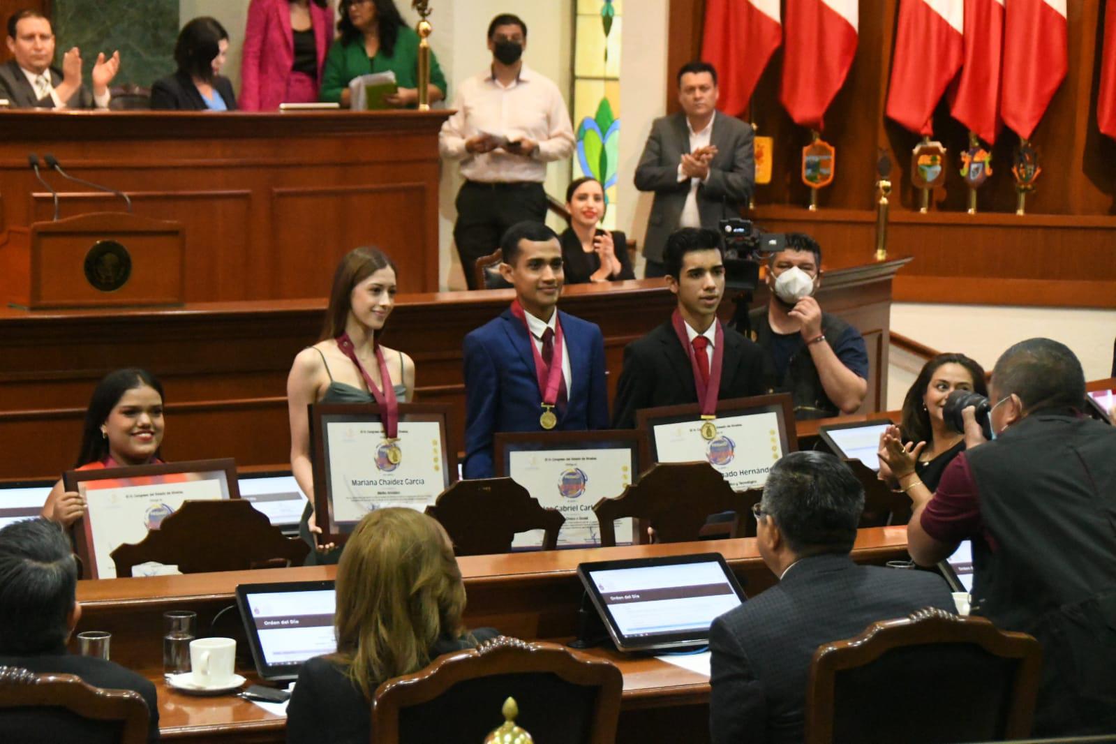 $!Entrega Congreso de Sinaloa Premio al Mérito Juvenil 2022