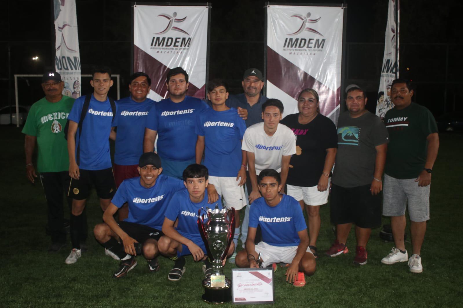 $!Echeverría Romay es tricampeón en la Liga de Futbol Esmeralda