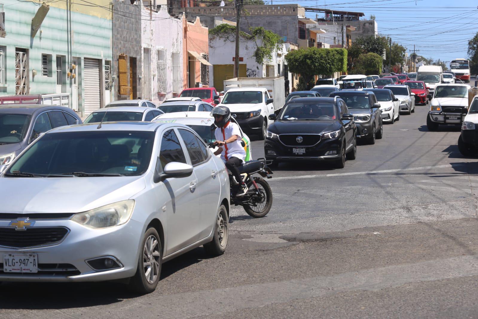 $!Hoy, desfile de motos en Mazatlán; hay caos vial por cierre del malecón