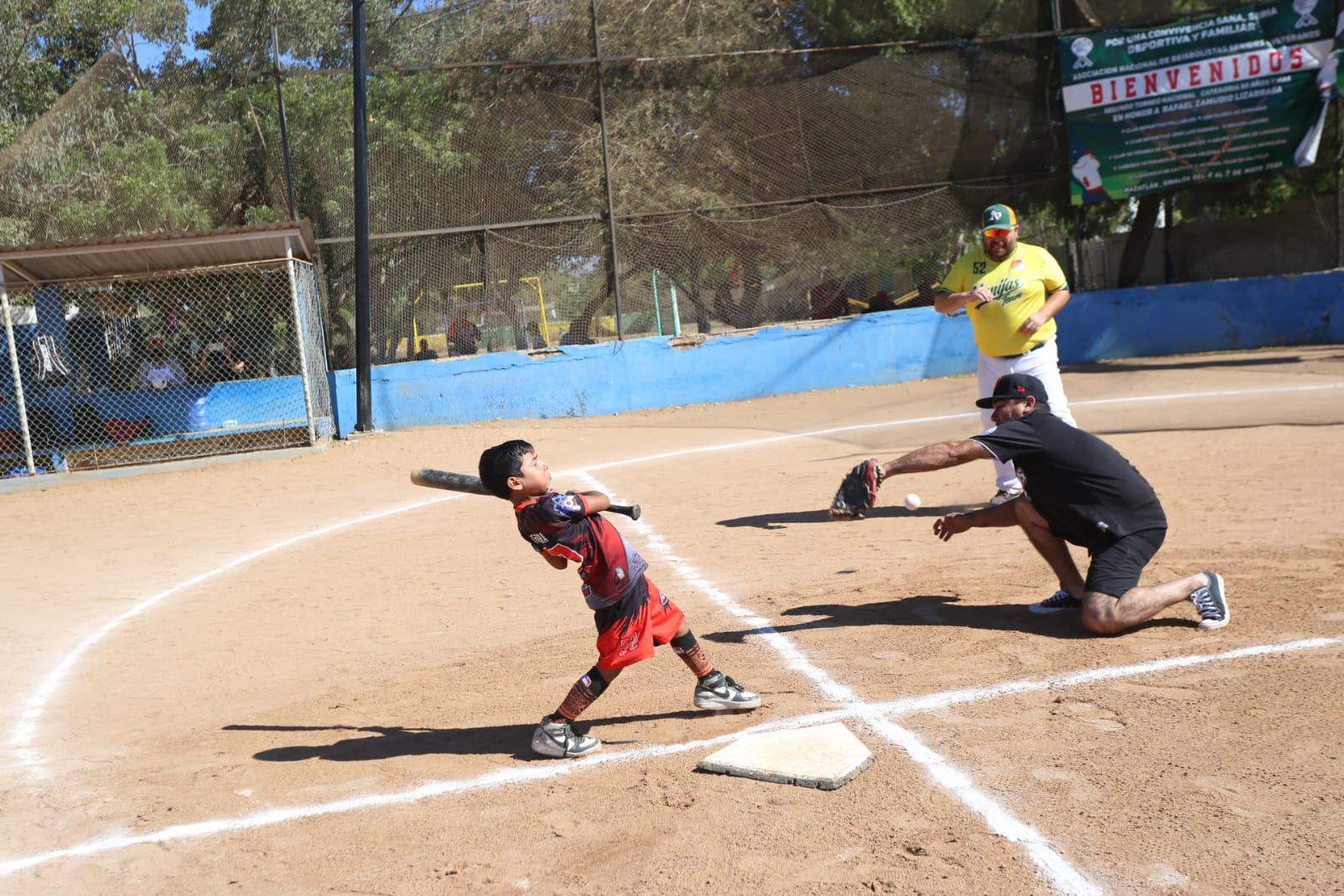 $!Cantan playball en Liga de Beisbol Sabatina, en Club Polluelos