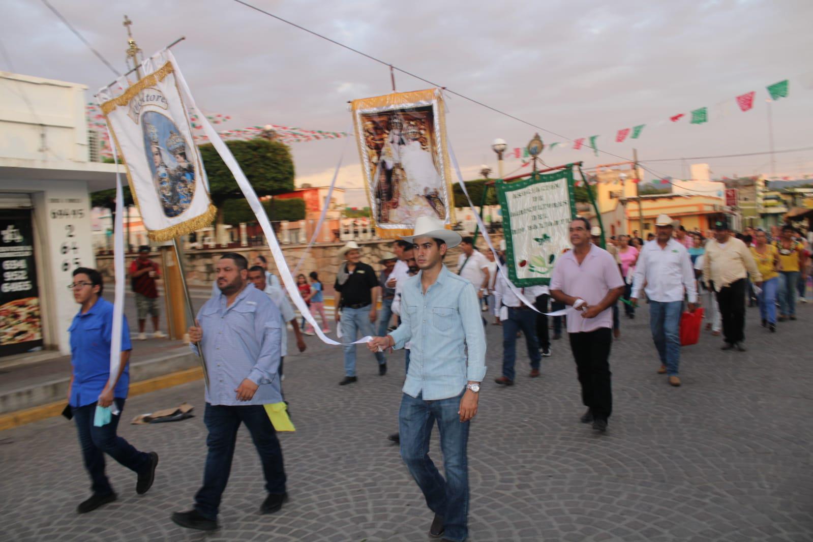 $!Piden productores lluvia y mejores cosechas a la Virgen del Rosario