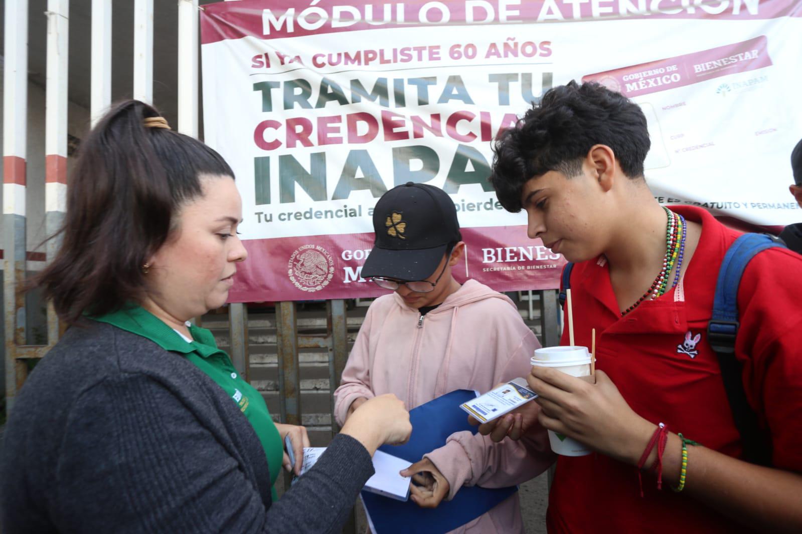 $!Prevalece caos en Mazatlán para los trámites de la beca Benito Juárez