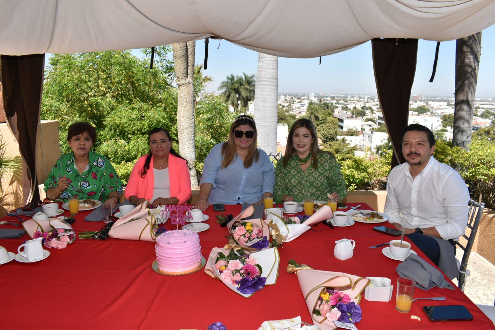 $!Las mamás disfrutaron de un desayuno.