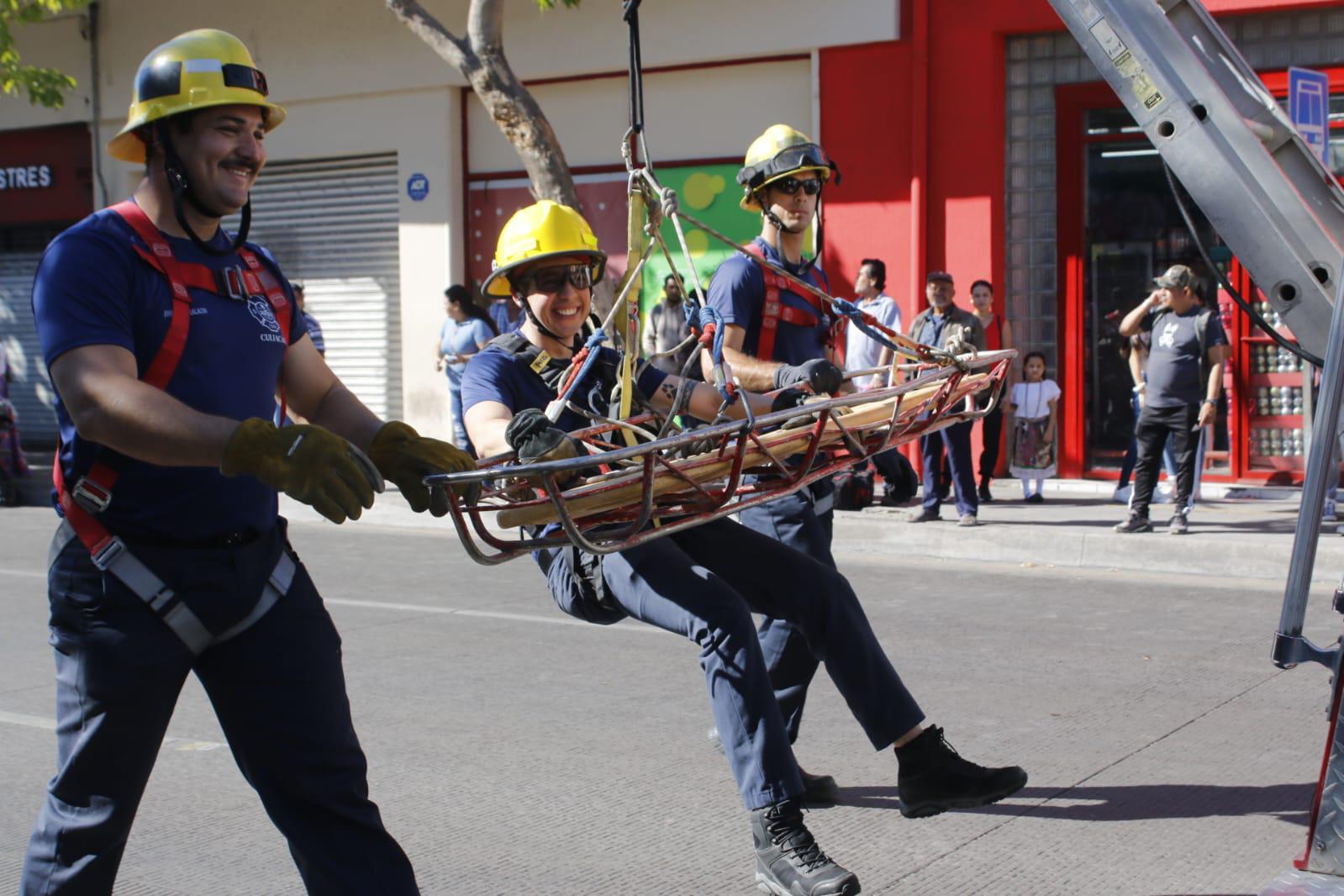 $!Charros, militares, adelitas y deportistas desfilan en conmemoración de la Revolución Mexicana, en Culiacán