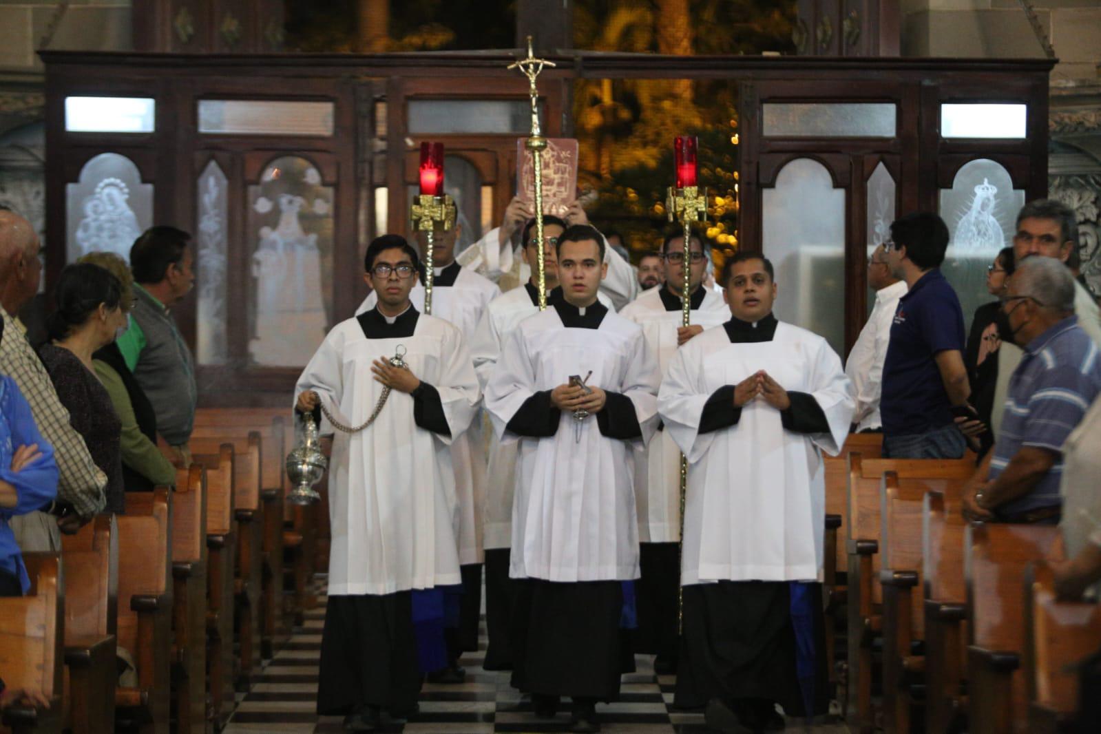 $!Pide Obispo a la Virgen que bendiga a bautizados del sur de Sinaloa