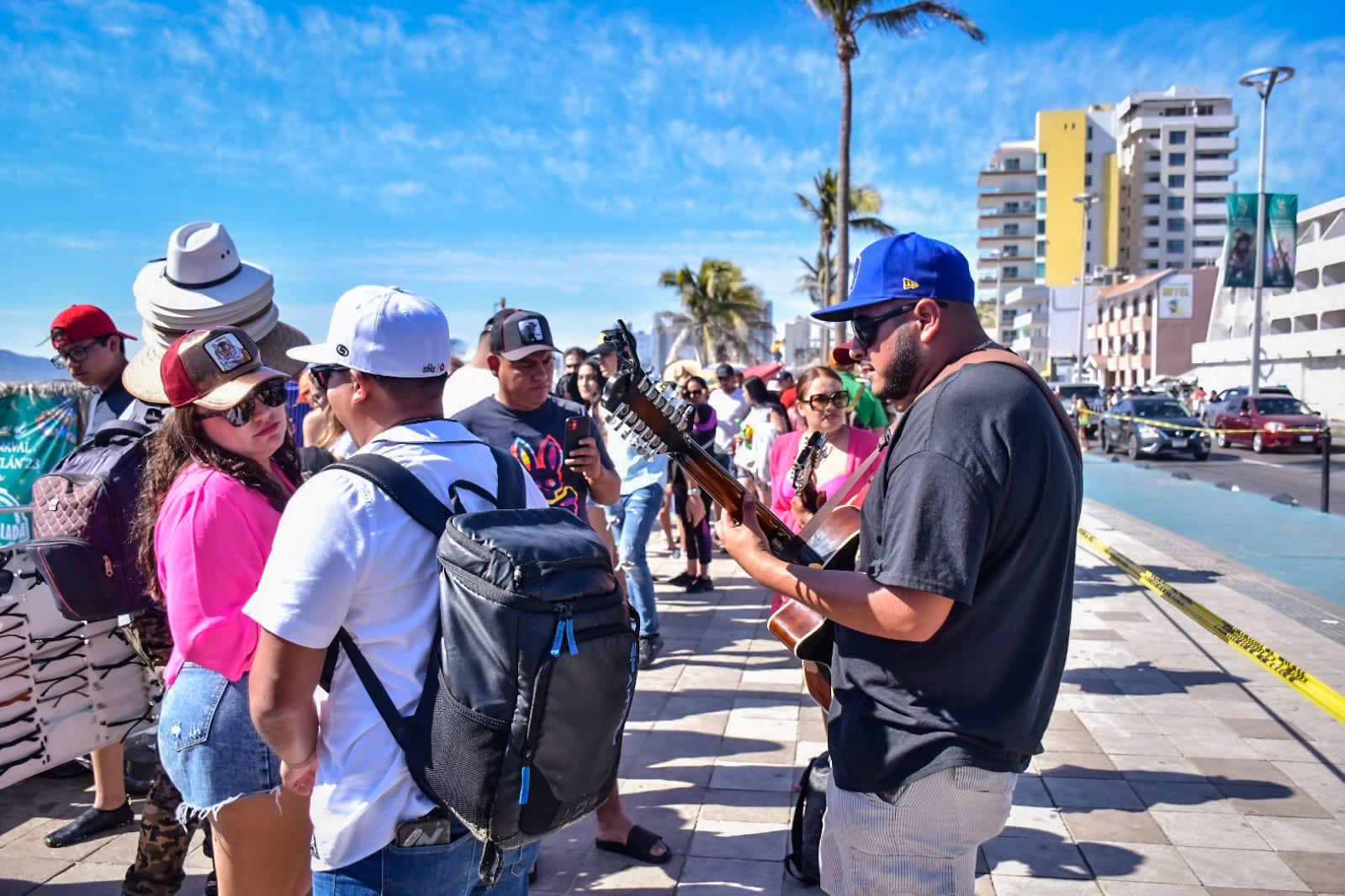 $!Tiene Mazatlán lleno total de turistas por Carnaval