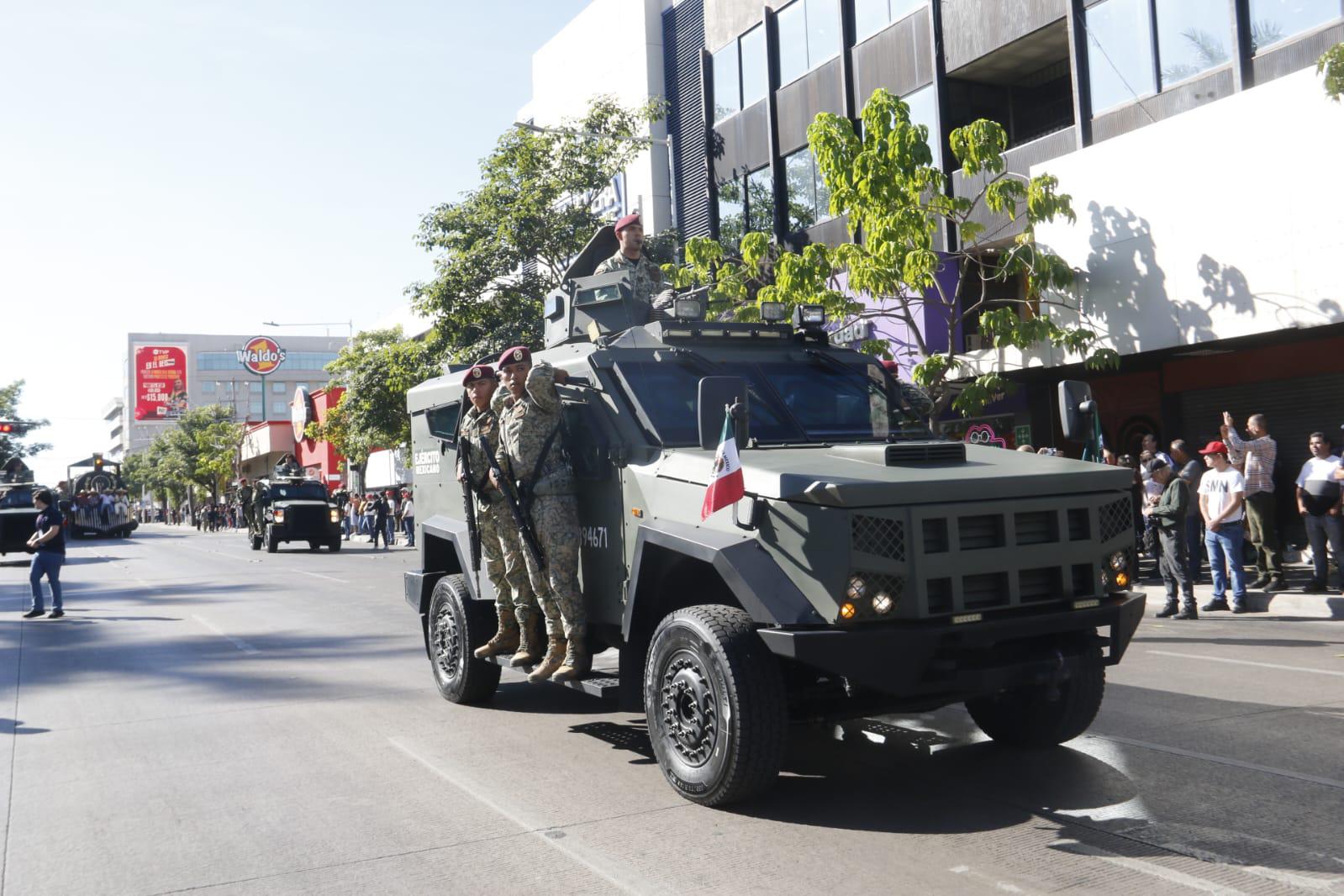 $!Charros, militares, adelitas y deportistas desfilan en conmemoración de la Revolución Mexicana, en Culiacán