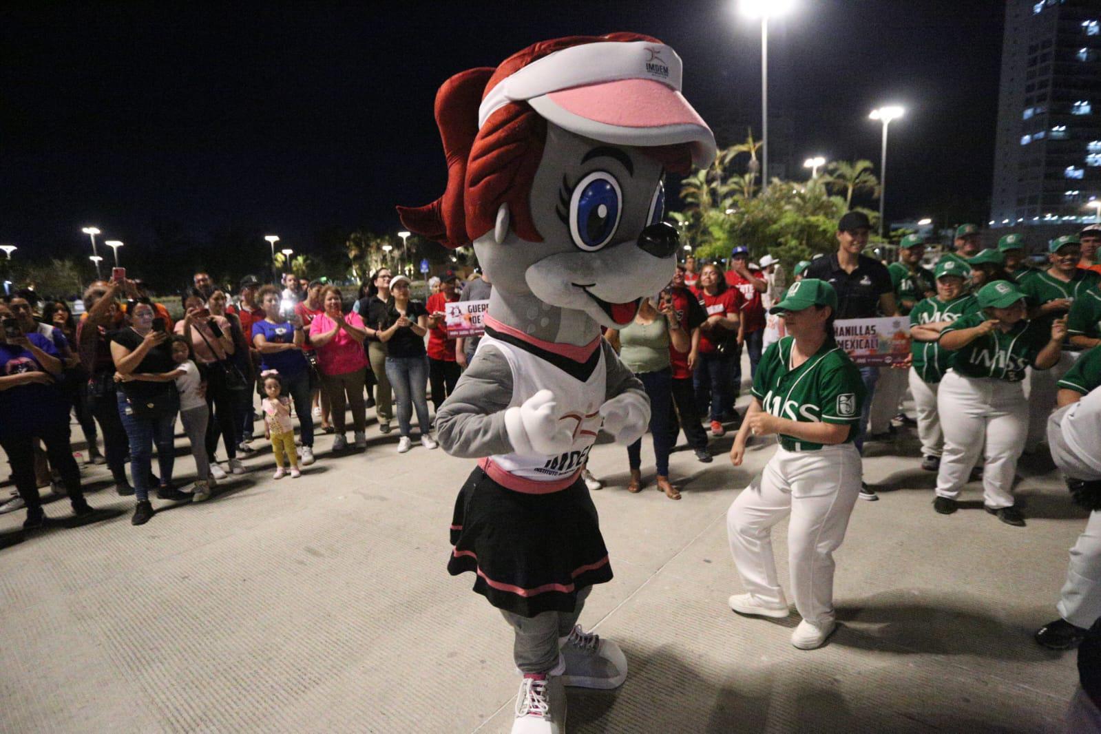 $!Conviven Súper Héroes alrededor del beisbol