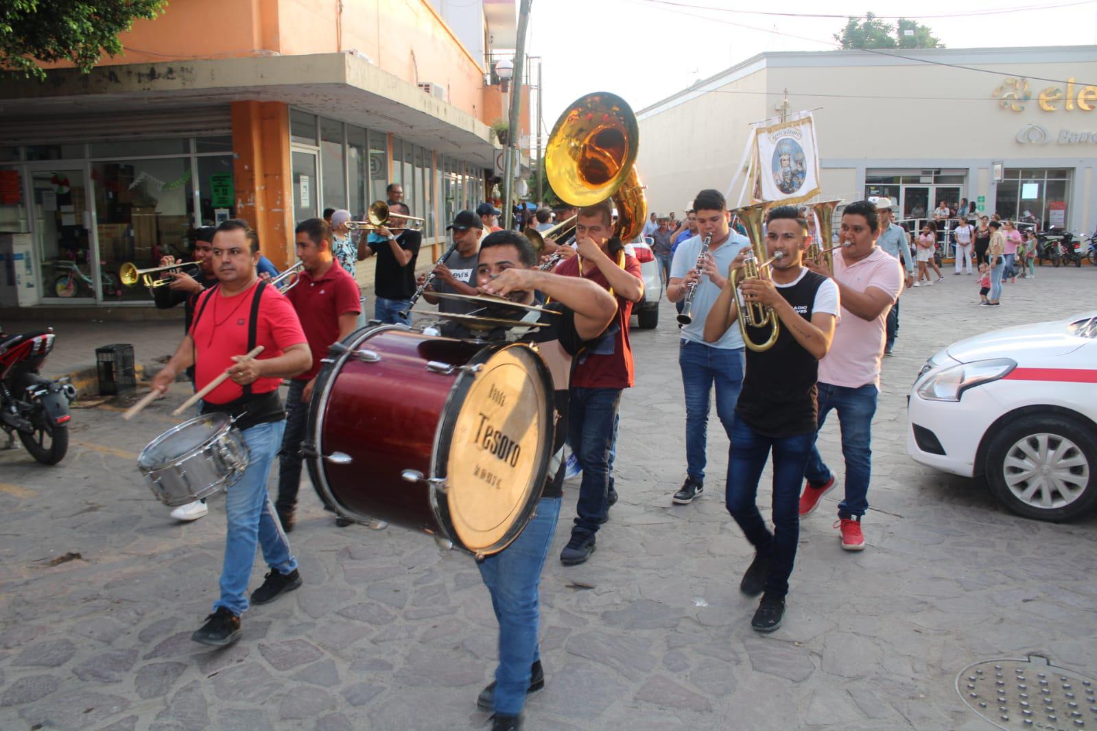 $!Piden productores lluvia y mejores cosechas a la Virgen del Rosario