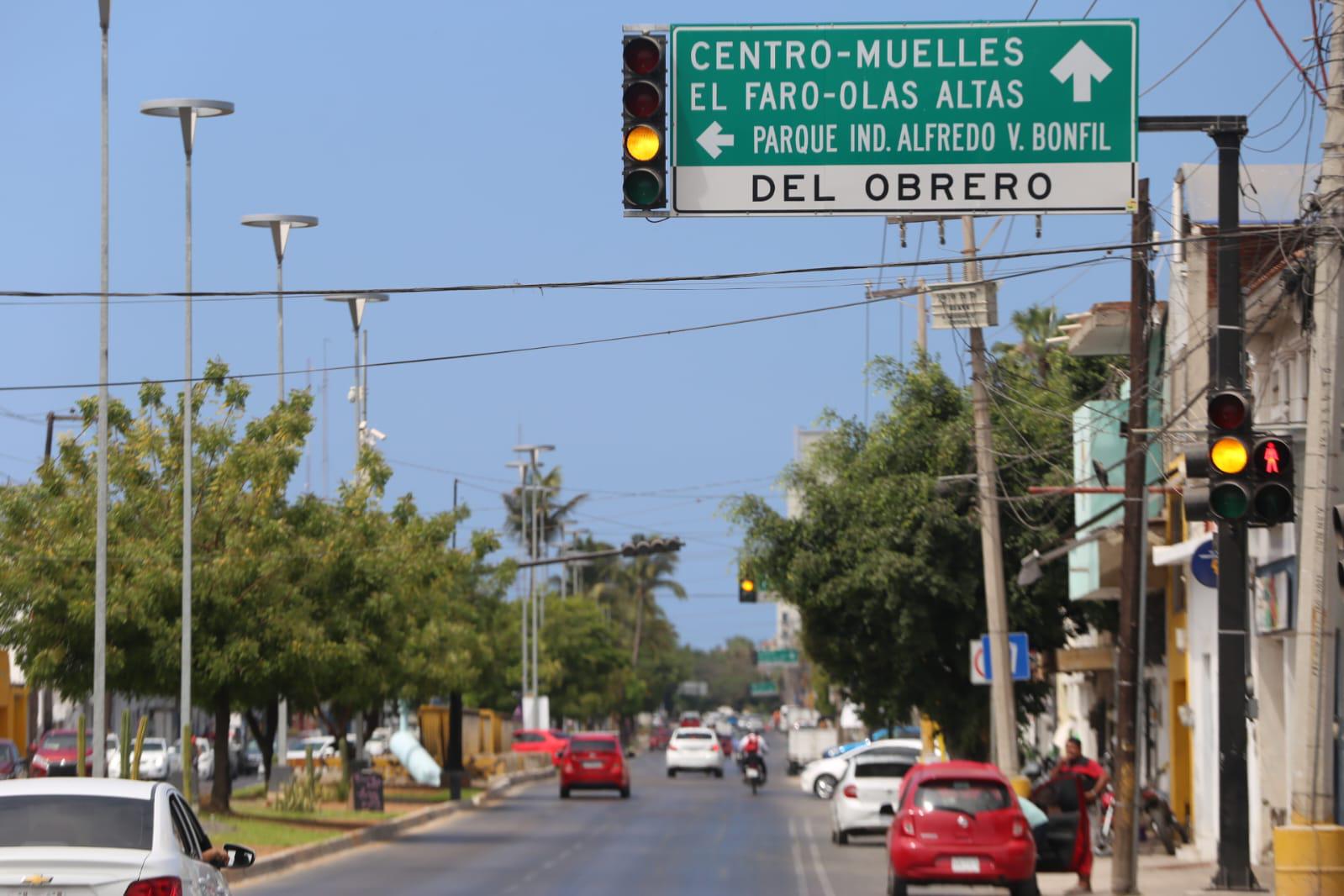 $!Piden que funcionen semáforos en la Gabriel Leyva para prevenir accidentes