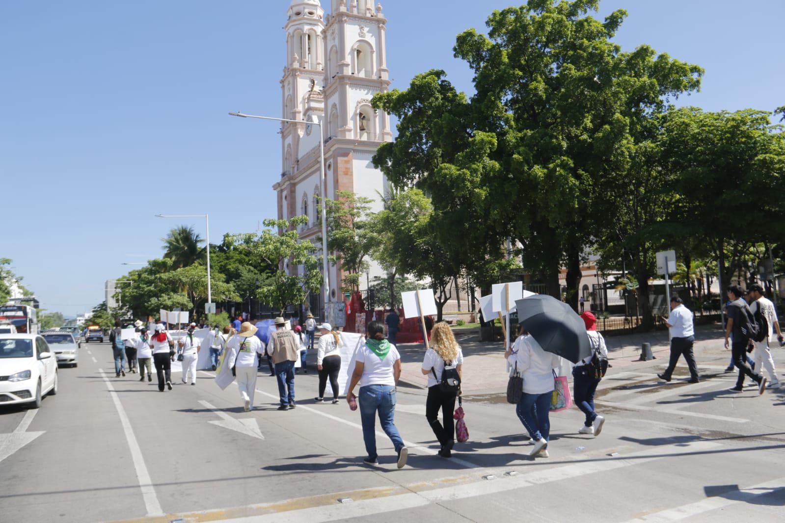 $!Colectivos de búsqueda de desaparecidos piden consuelo y esperanza en misa en la Catedral de Culiacán