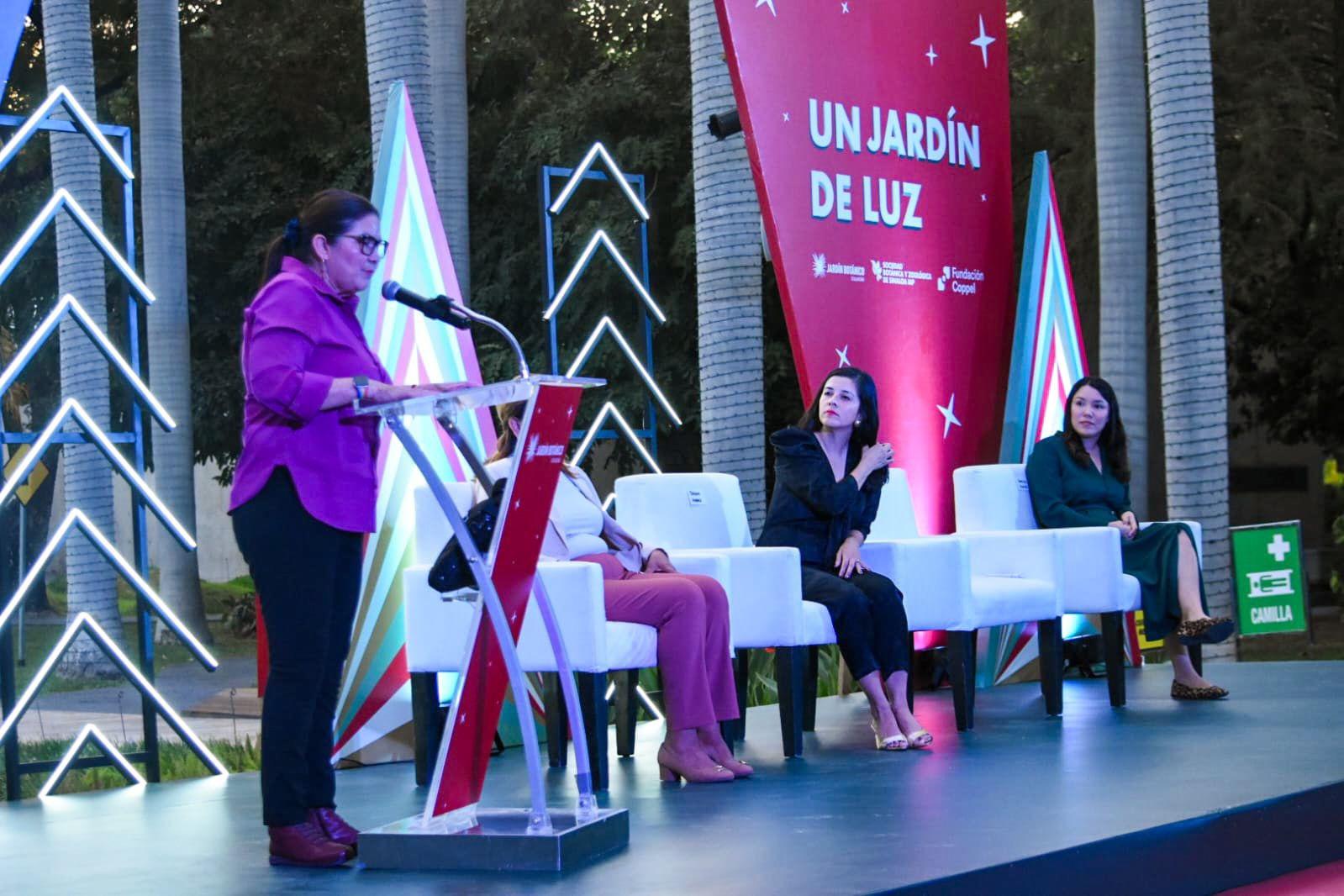 $!Abren las puertas de la Navidad en el Jardín Botánico de Culiacán con encendido de luces