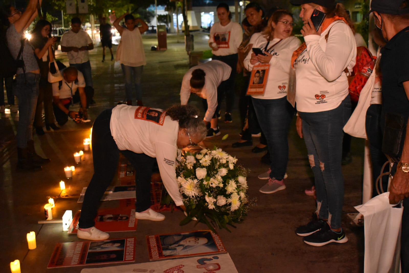 $!Crean camino de luz por las víctimas de desaparición forzada en Culiacán