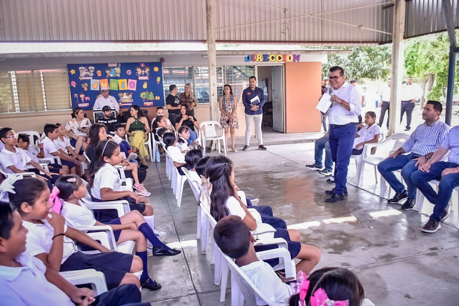 $!Inicia instalación de subestación eléctrica en Primaria en la Colonia Azteca