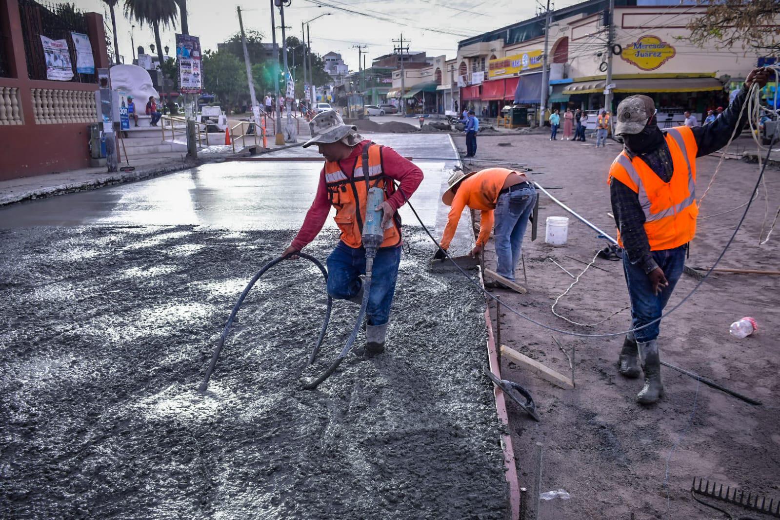 $!Rescatan crucero en la Juárez; reponen carpeta asfáltica por concreto hidráulico