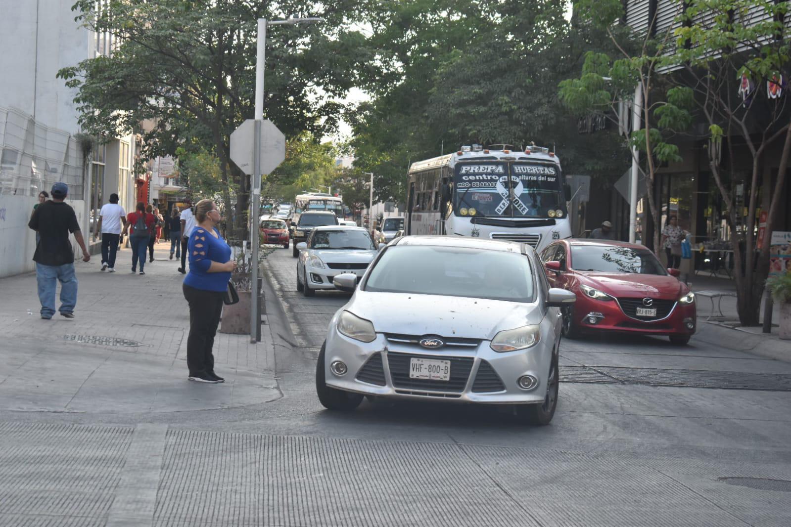 $!Previo al mitin de Adán Augusto, colapsa tráfico en Centro de Culiacán