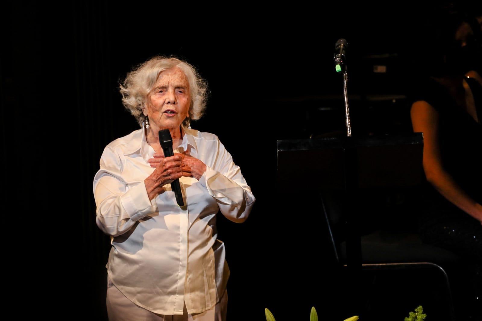 $!Celebran en Bellas Artes el cumpleaños 90 de Elena Poniatowska