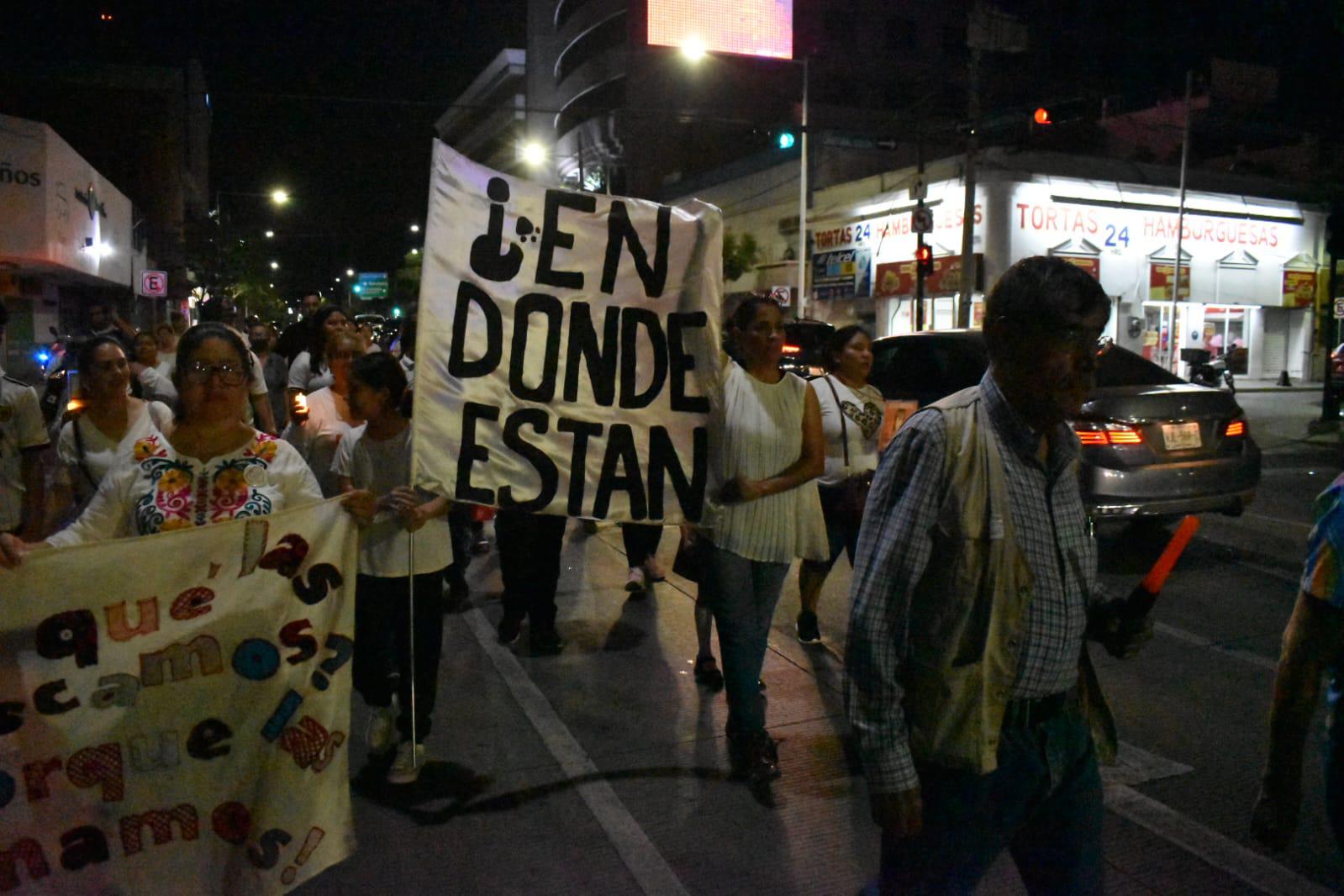 $!Crean camino de luz por las víctimas de desaparición forzada en Culiacán