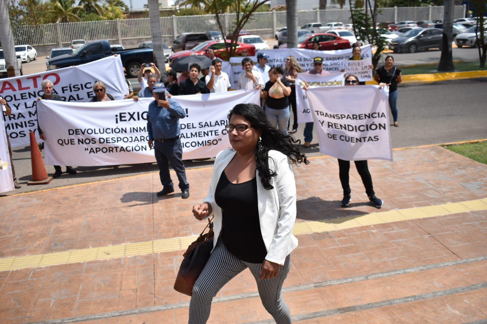 $!Exigen destitución de funcionarios universitarios denunciados ante la UIPE