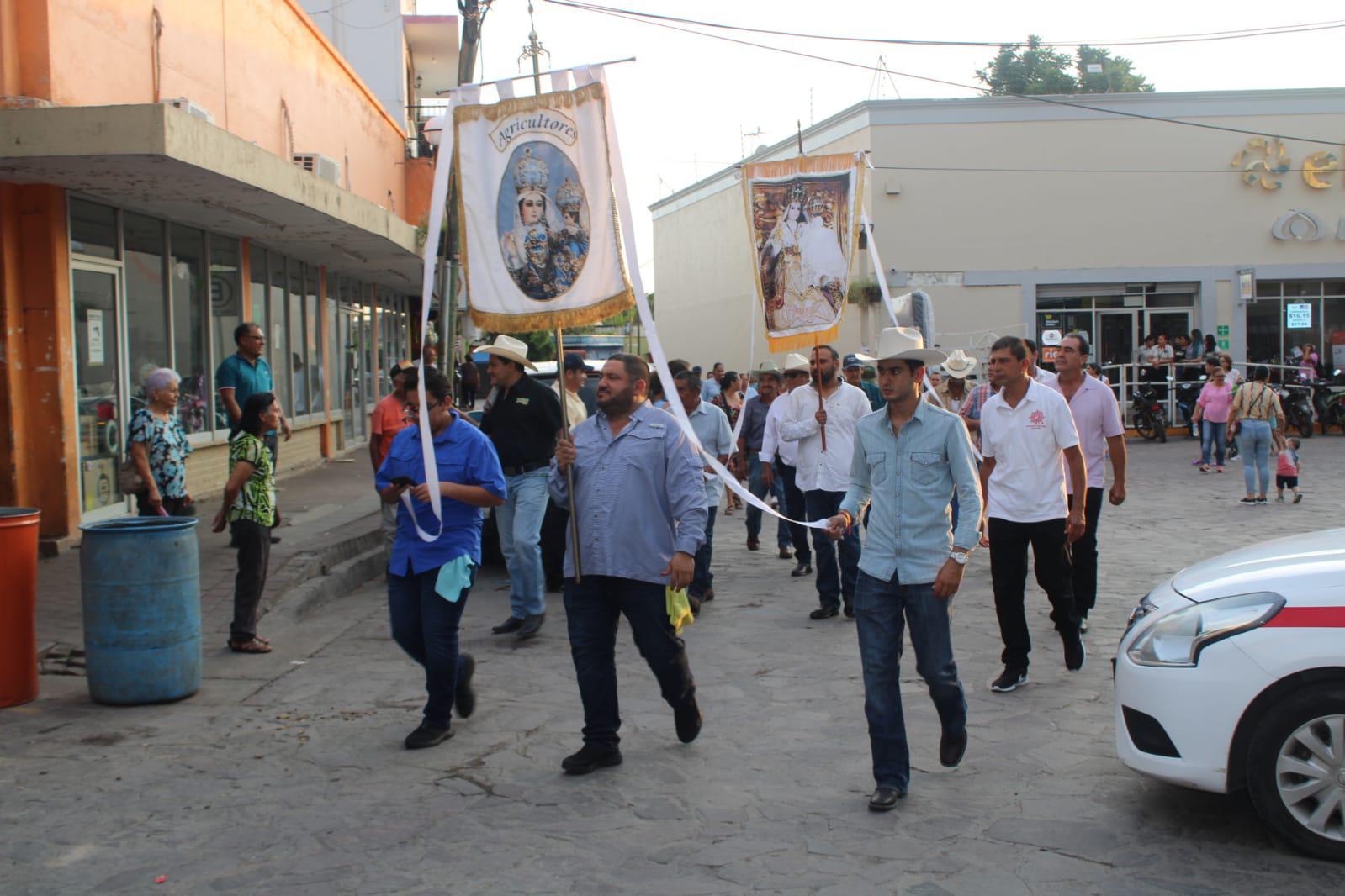 $!Piden productores lluvia y mejores cosechas a la Virgen del Rosario