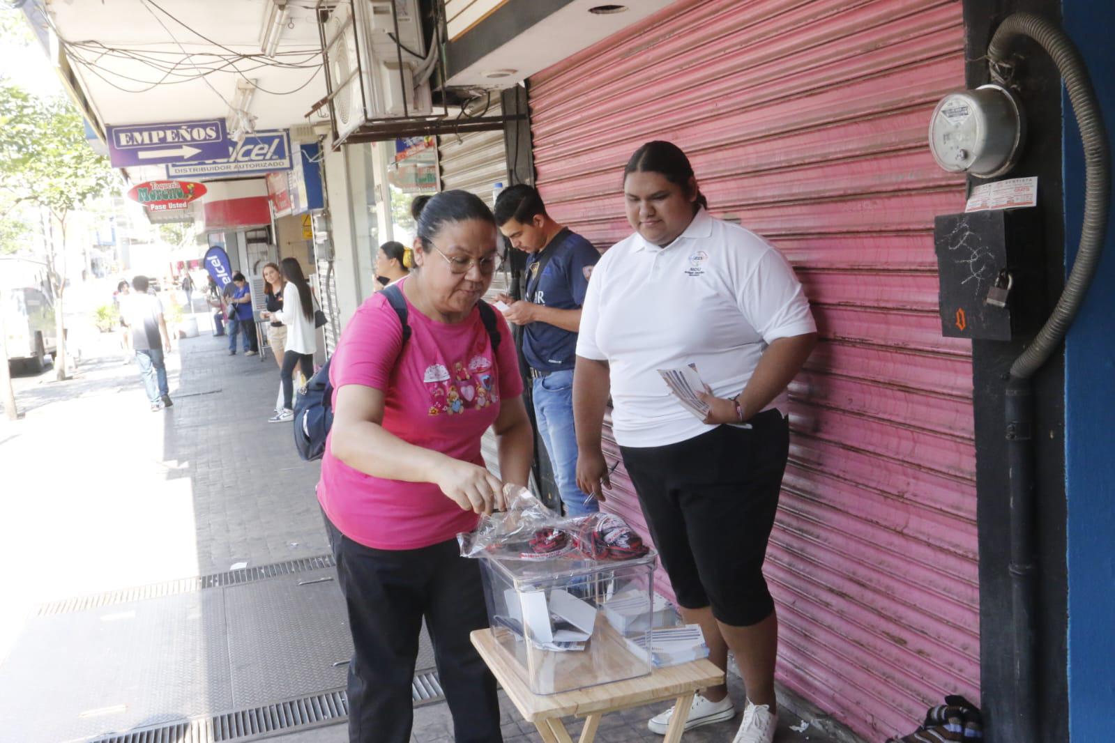 $!Estudiantes salen a las calles para consultar por reforma a Ley Orgánica de la UAS