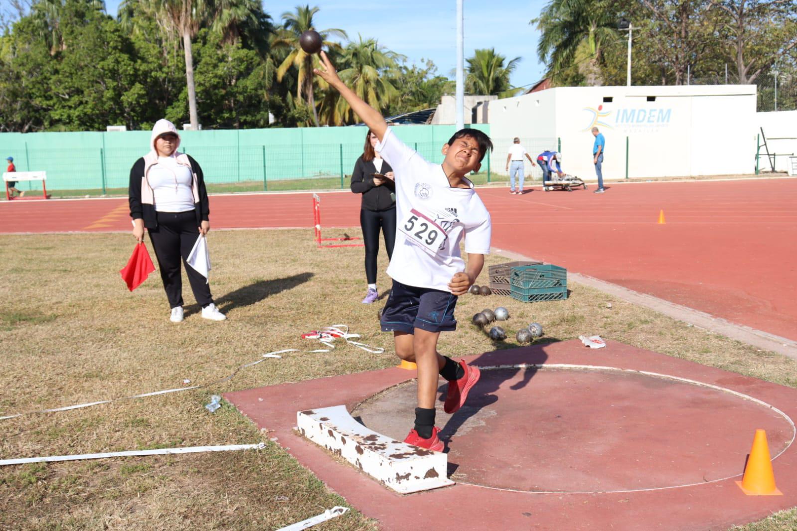 $!Derrochan talento más de 200 atletas sinaloenses en Zonal de atletismo