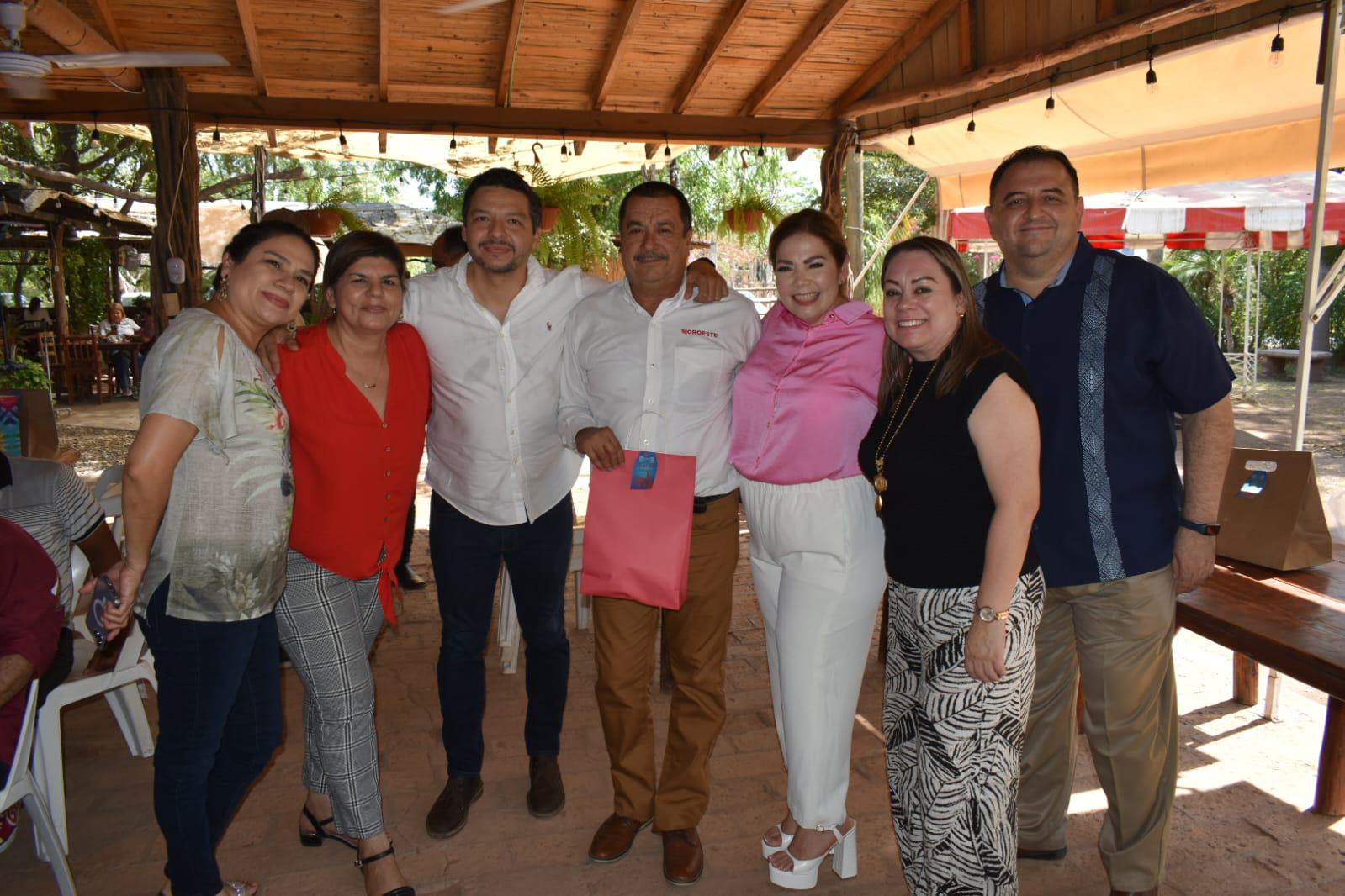 $!Guillermina García, Chuyita Urías, Adrián López Ortiz, Roberto Montaño, Elizabeth Peraza, Elva Aguirre y Miguel Tirado.