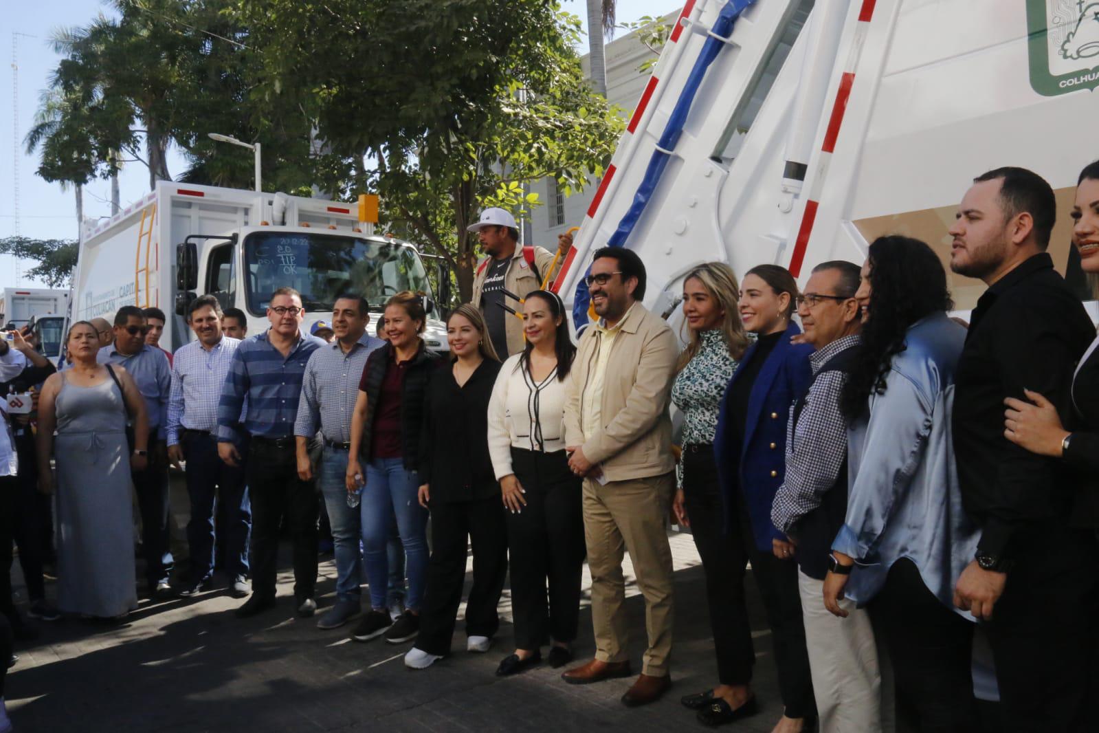 $!Recibe Ayuntamiento de Culiacán 4 nuevos camiones de basura