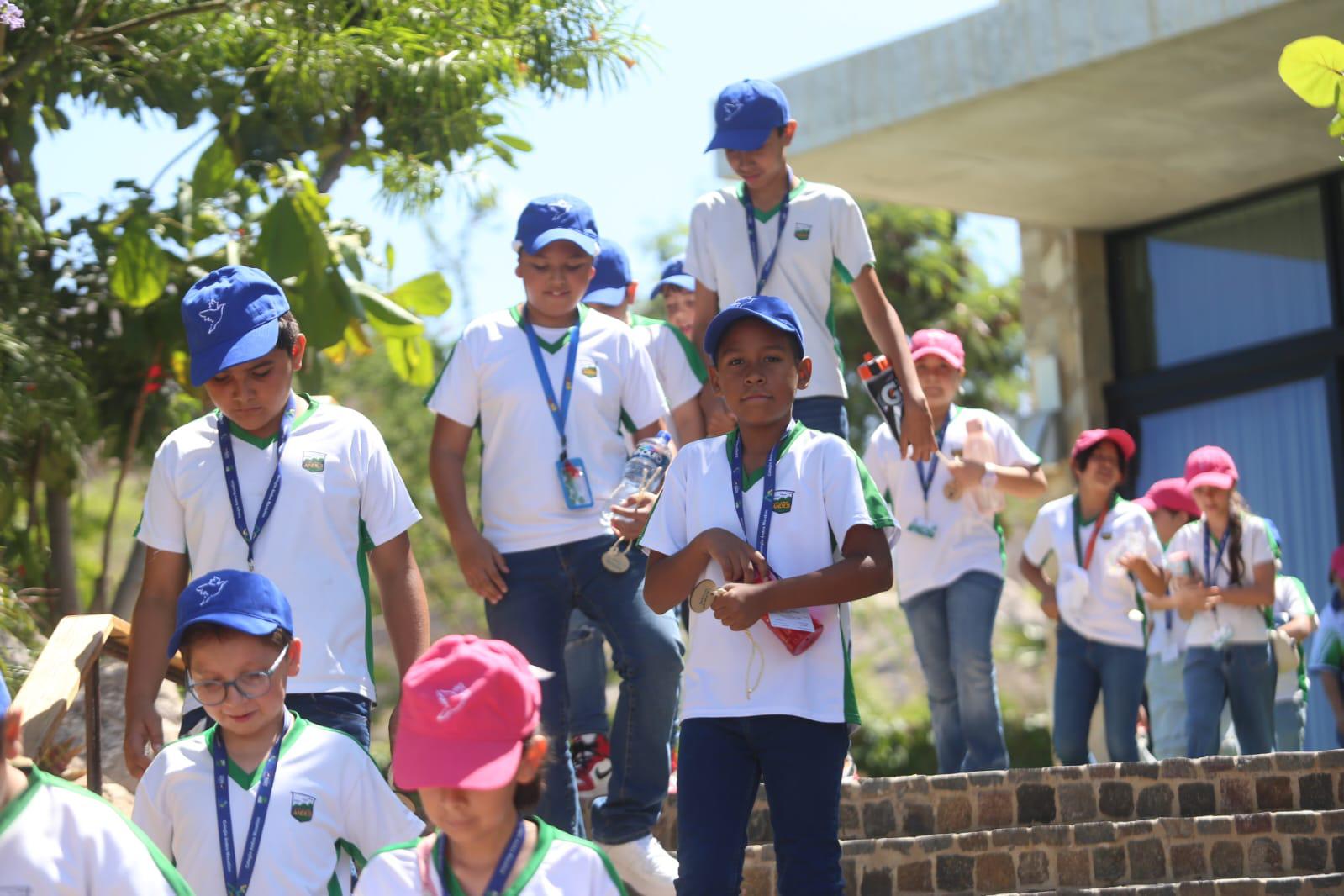 $!Reforestan alumnos del Colegio Andes área en El Cielo Parque Residencial