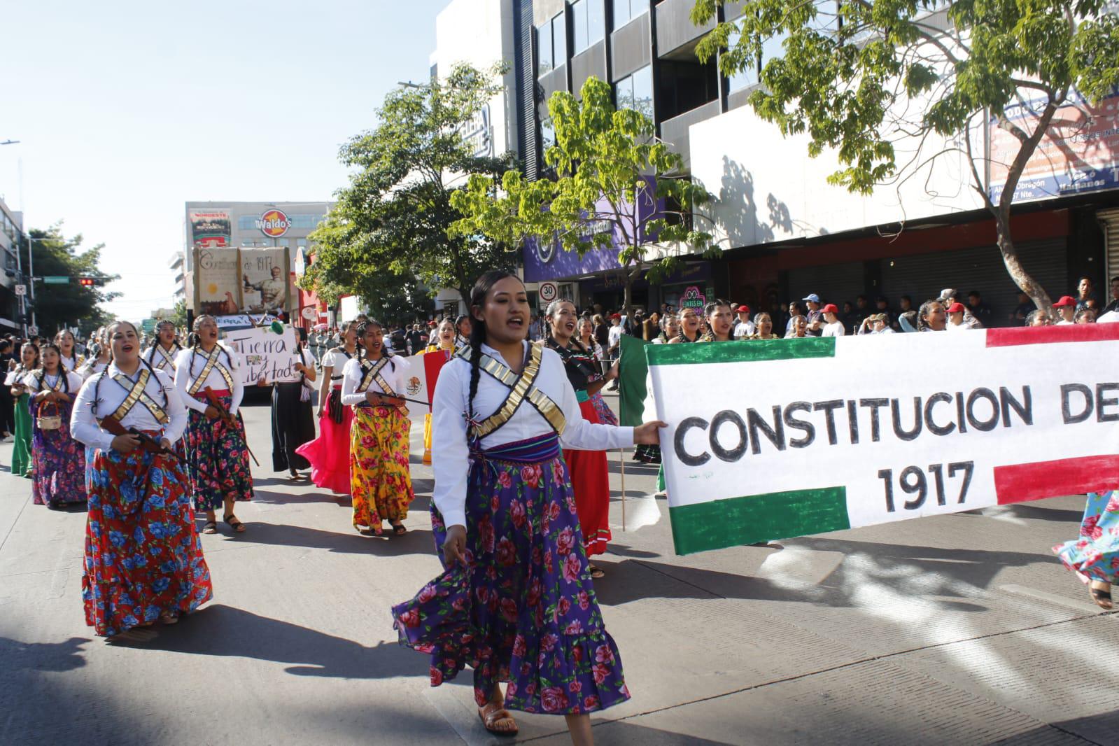 $!Charros, militares, adelitas y deportistas desfilan en conmemoración de la Revolución Mexicana, en Culiacán