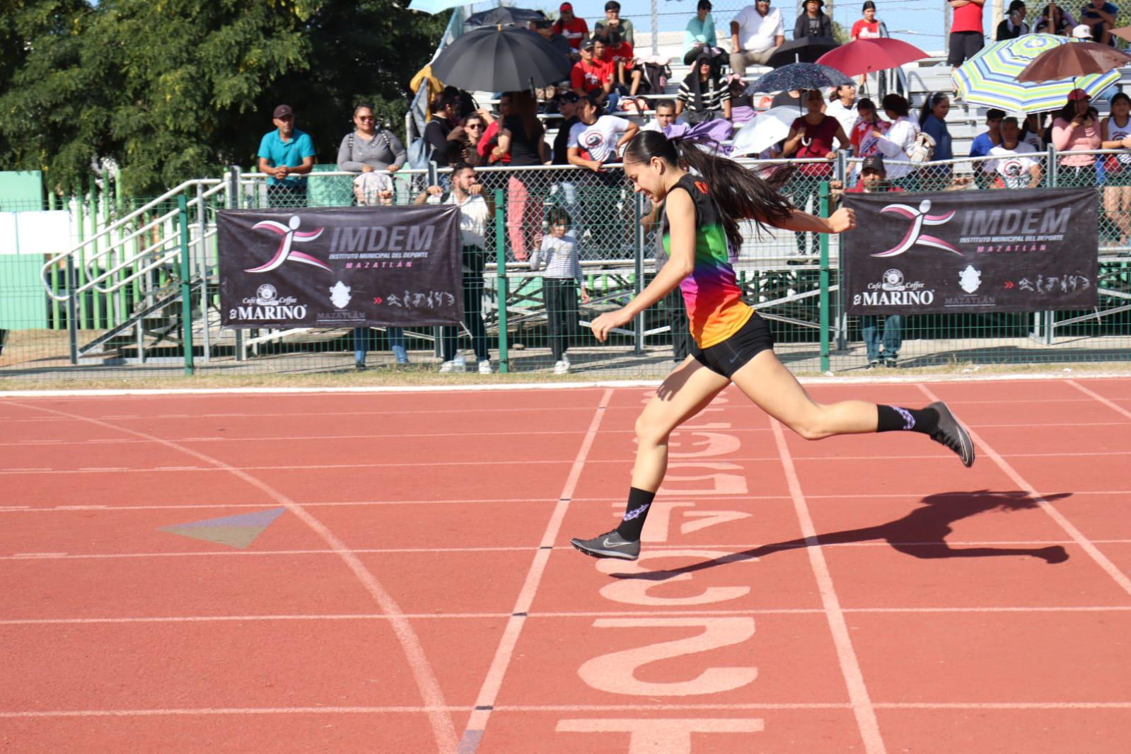 $!Derrochan talento más de 200 atletas sinaloenses en Zonal de atletismo