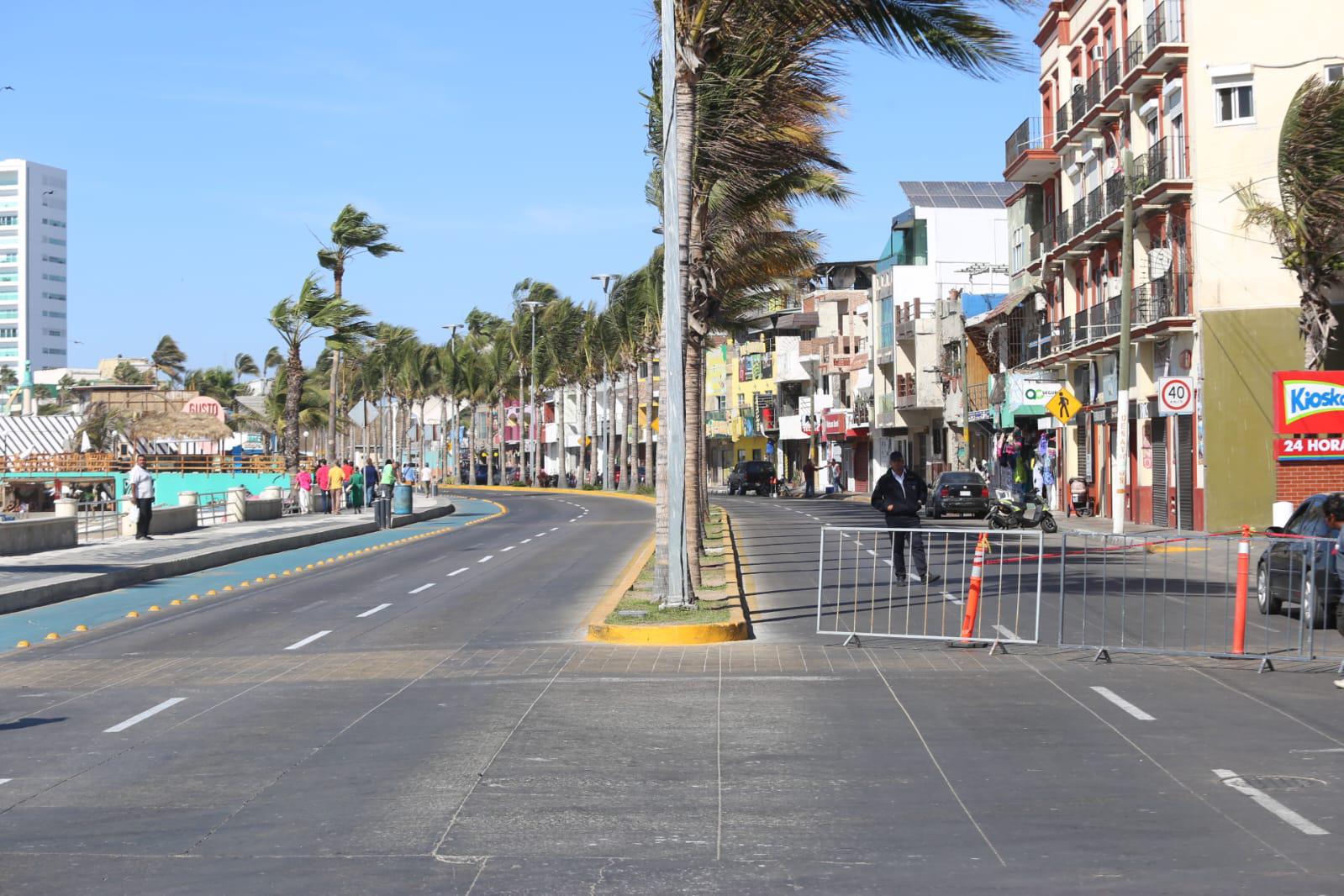 $!Ya está el caos vial por cierre del malecón, ¡sáquele la vuelta!