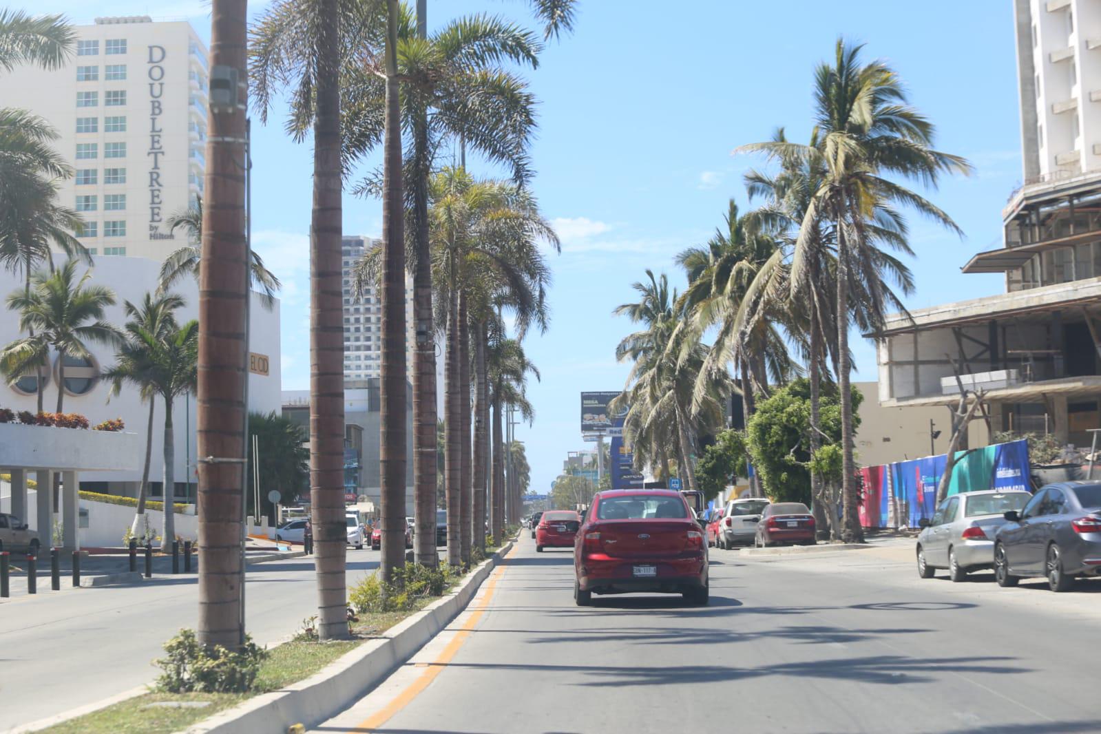 $!Playas de Mazatlán, con gran afluencia de bañistas