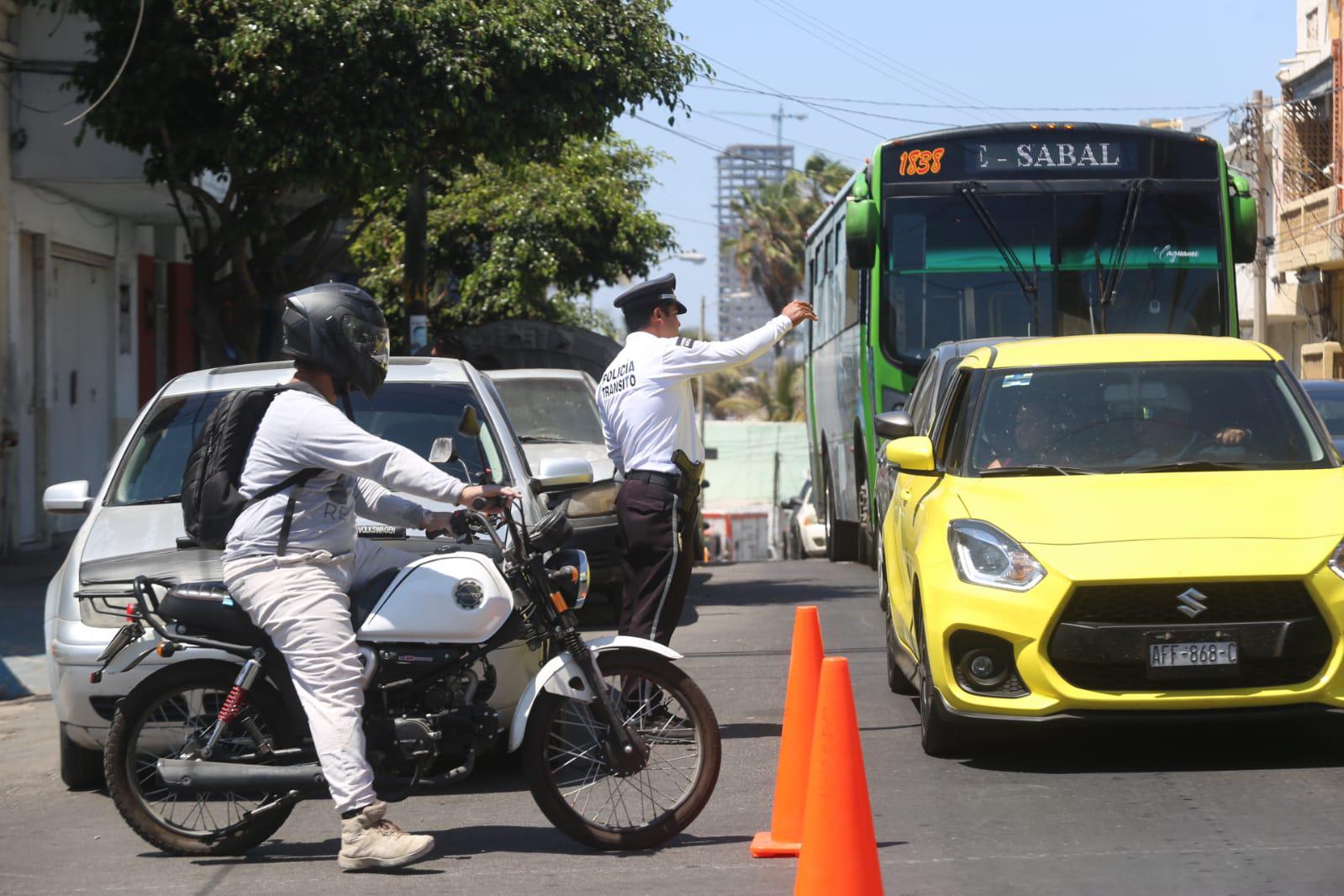 $!Hoy, desfile de motos en Mazatlán; hay caos vial por cierre del malecón